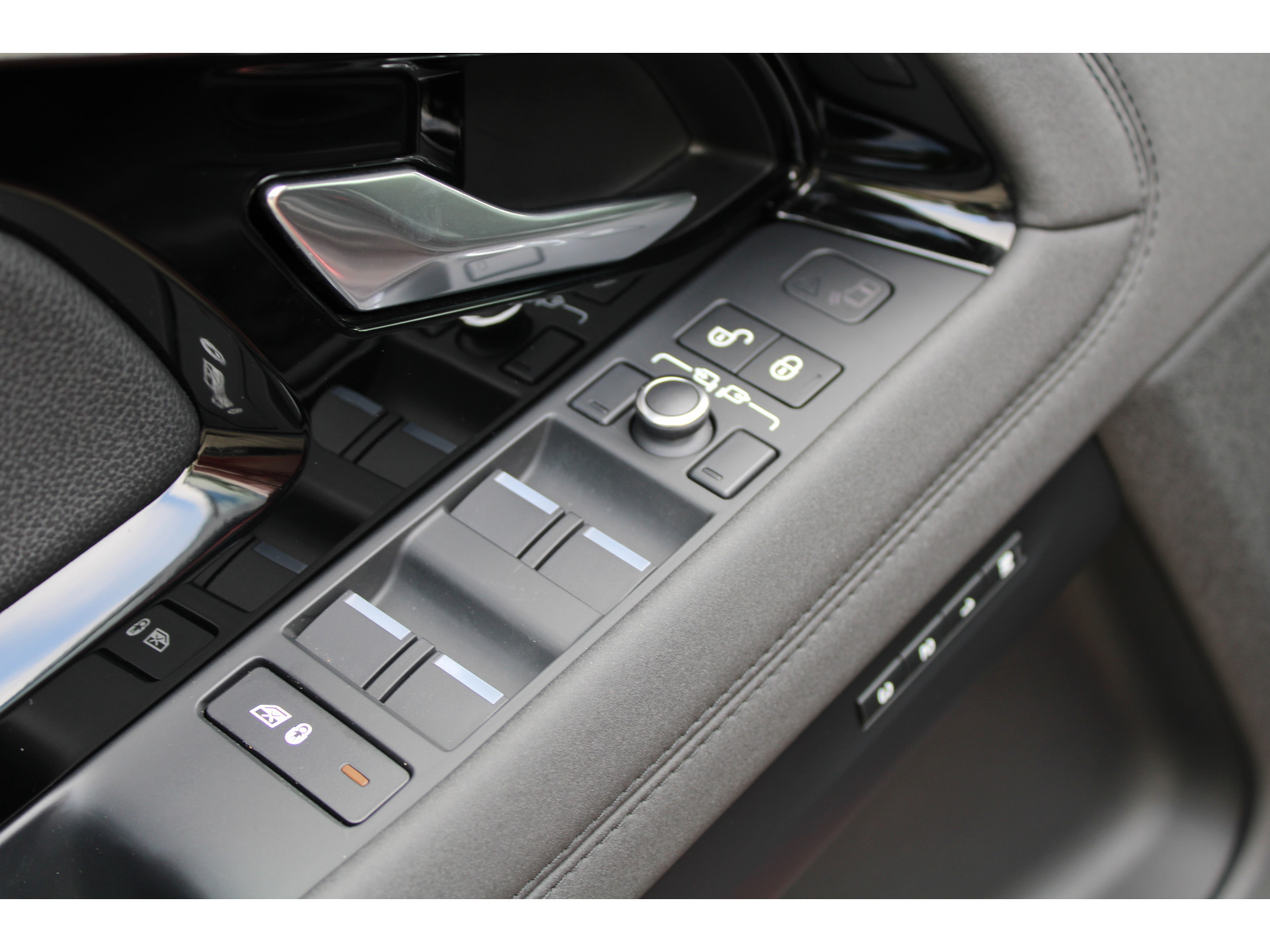 Land Rover Range Rover Evoque 2.0 D180 AWD HSE 44748472-16.jpg | ROS Automotive