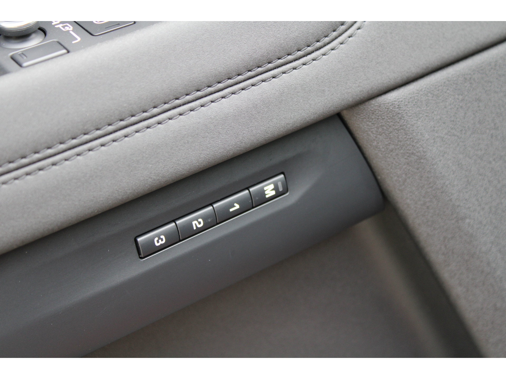 Land Rover Range Rover Evoque 2.0 D180 AWD HSE 44748472-17.jpg | ROS Automotive