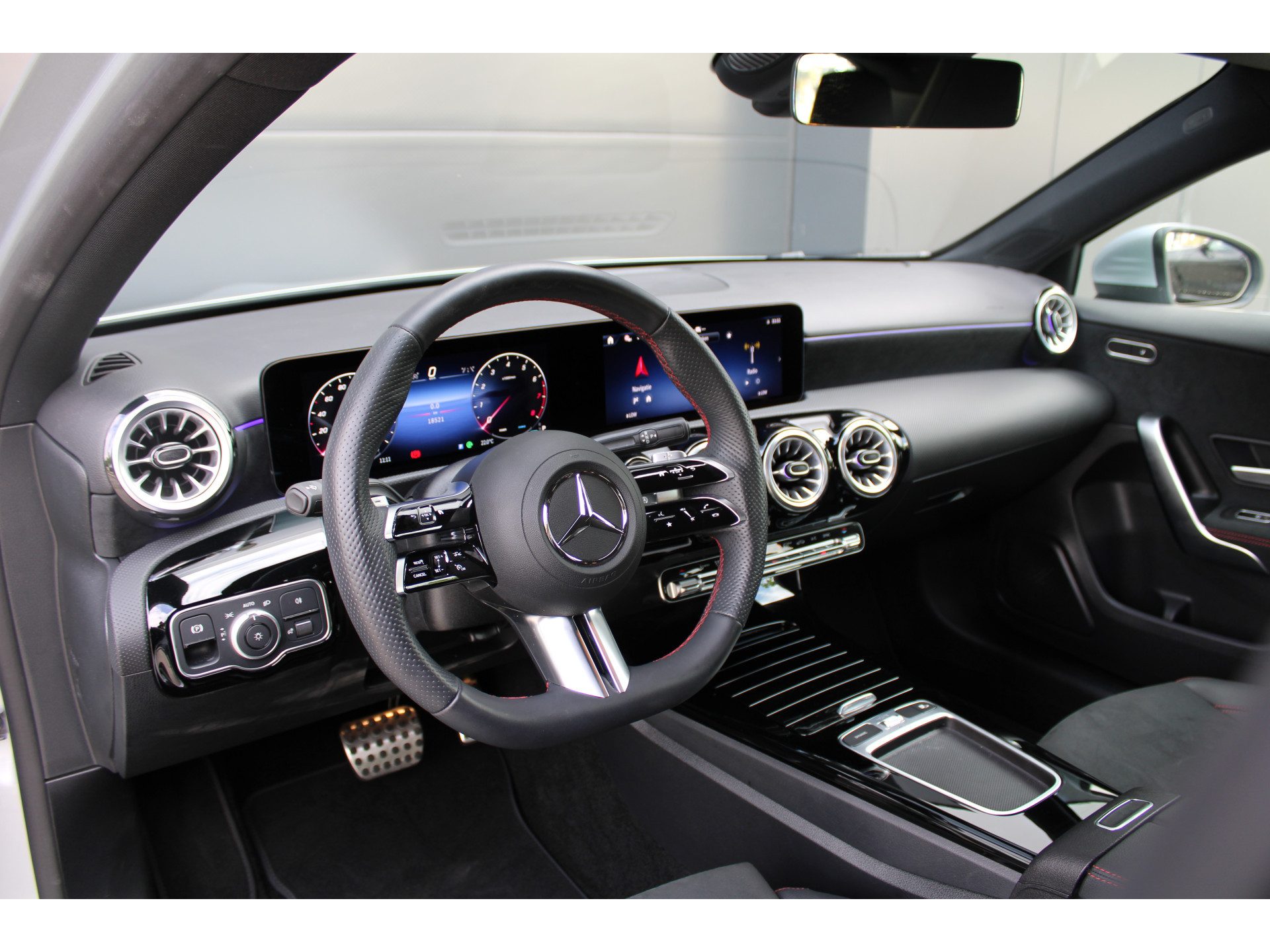 Mercedes-Benz A-Klasse 200 AMG Line 45939128-14.jpg | ROS Automotive