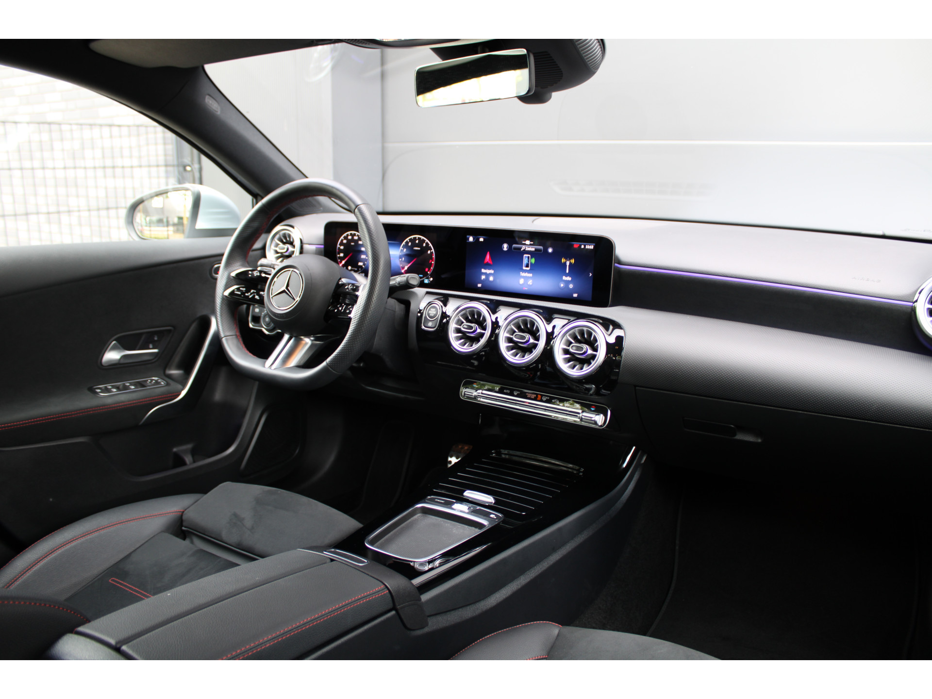 Mercedes-Benz A-Klasse 200 AMG Line 45939128-19.jpg | ROS Automotive