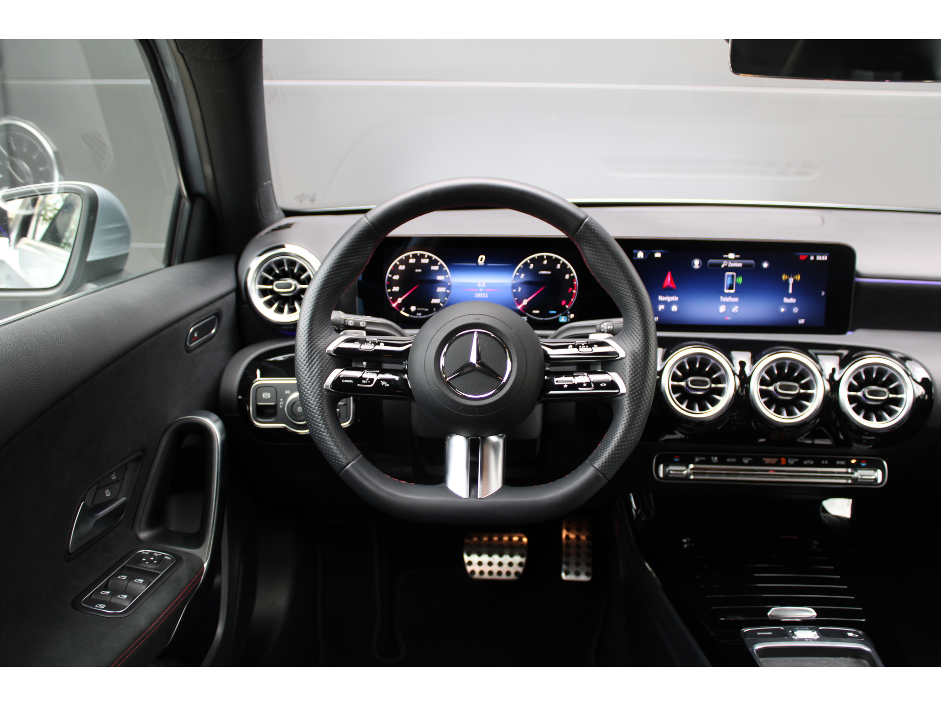 Mercedes-Benz A-Klasse 200 AMG Line 45939128-21.jpg | ROS Automotive