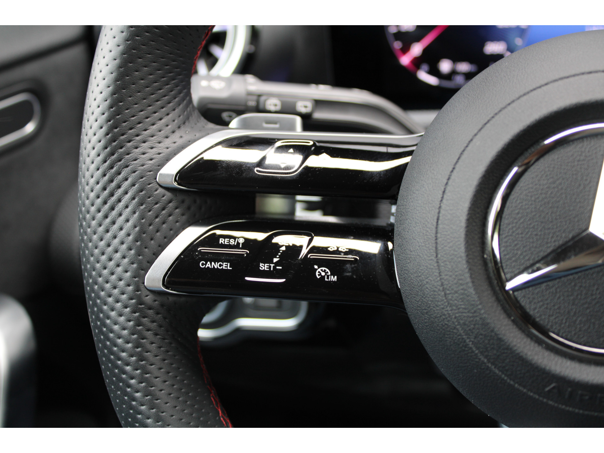 Mercedes-Benz A-Klasse 200 AMG Line 45939128-22.jpg | ROS Automotive