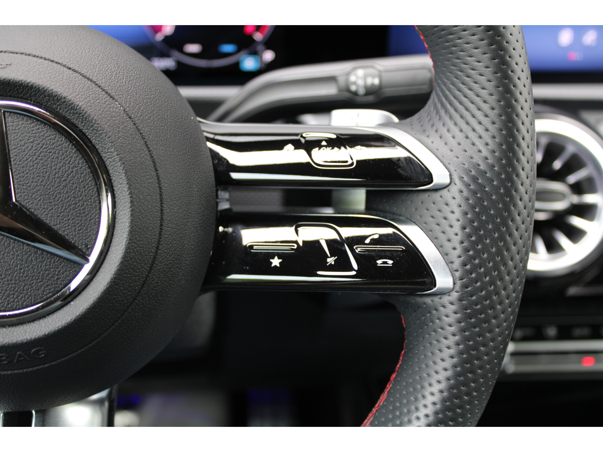 Mercedes-Benz A-Klasse 200 AMG Line 45939128-23.jpg | ROS Automotive