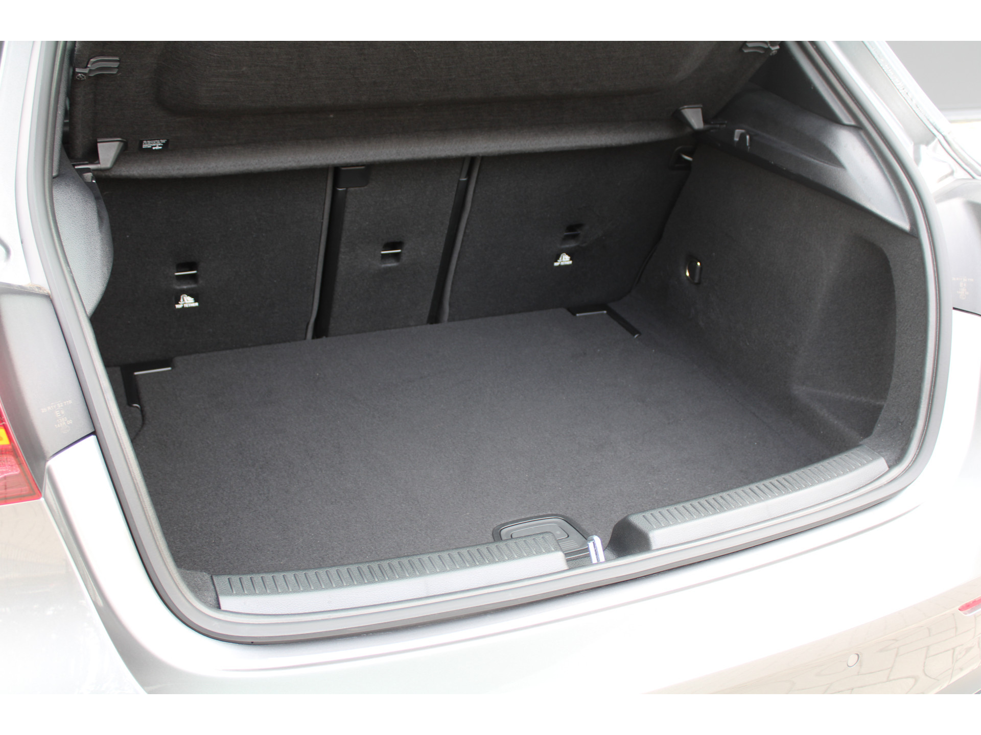 Mercedes-Benz A-Klasse 200 AMG Line 45939128-36.jpg | ROS Automotive