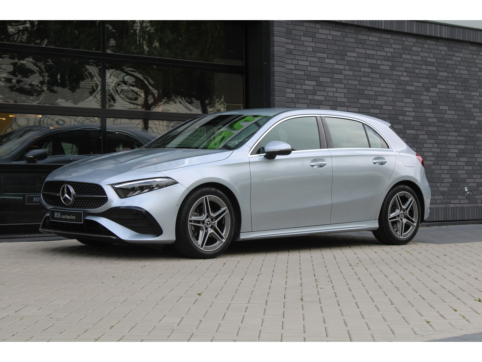 Mercedes-Benz A-Klasse 200 AMG Line 45939128-4.jpg | ROS Automotive