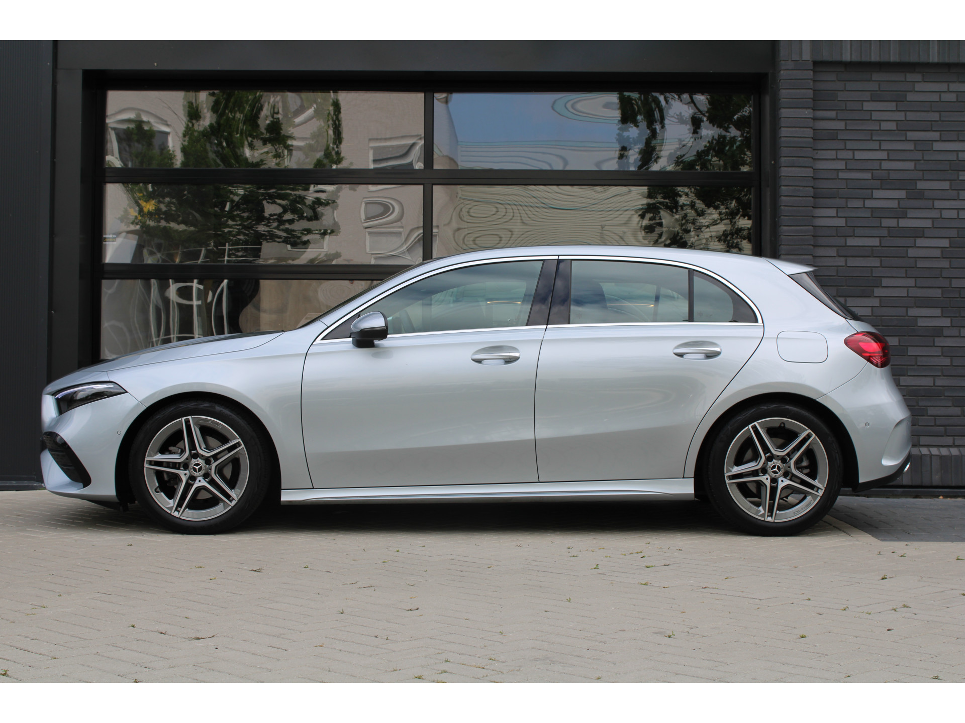 Mercedes-Benz A-Klasse 200 AMG Line 45939128-6.jpg | ROS Automotive