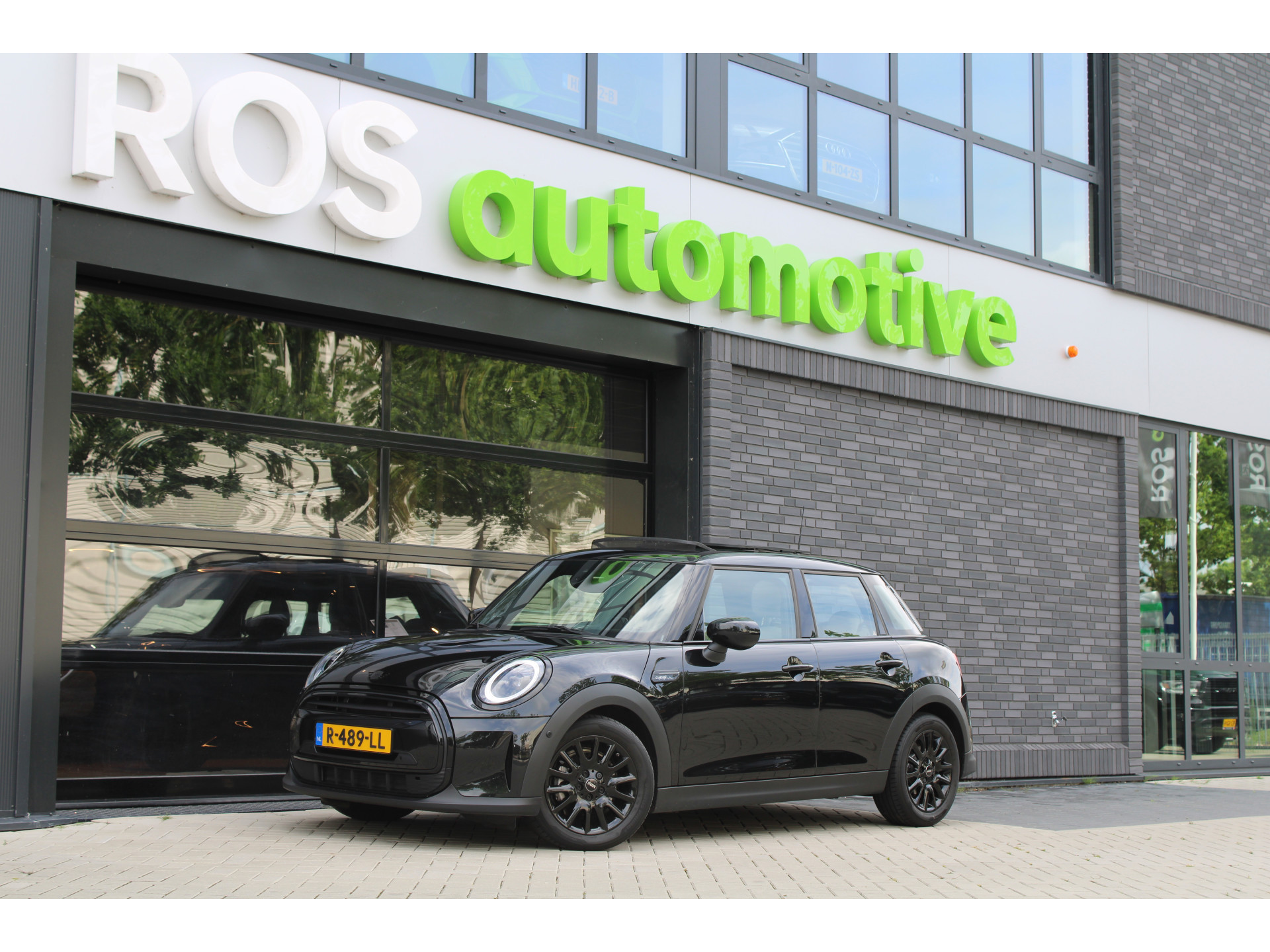 MINI Mini 1.5 Cooper Camden Plus Edition 45990063-0.jpg | ROS Automotive