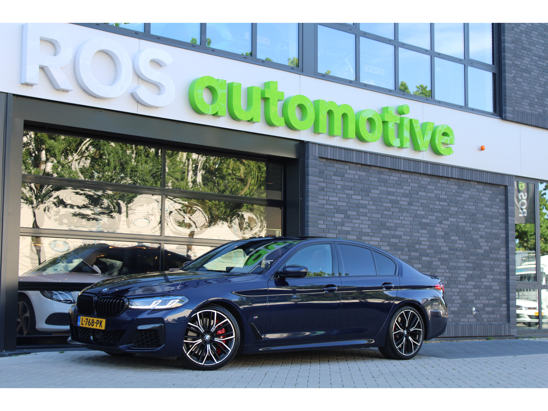 BMW 5 Serie M550i xDrive High Executive 46042785-0.jpg | ROS Automotive