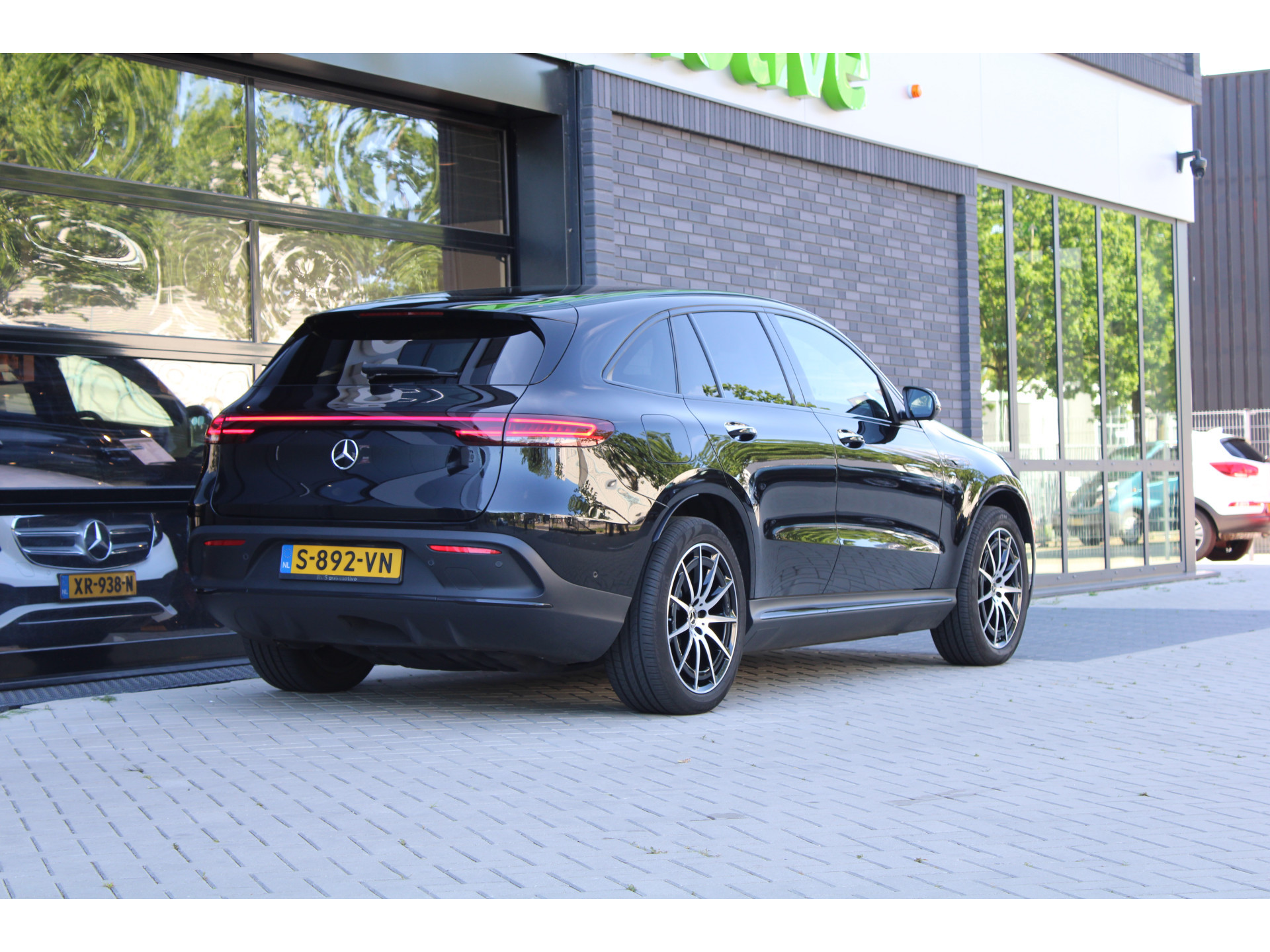 Mercedes-Benz EQC 400 4MATIC AMG Line 80 kWh 46066123-10.jpg | ROS Automotive