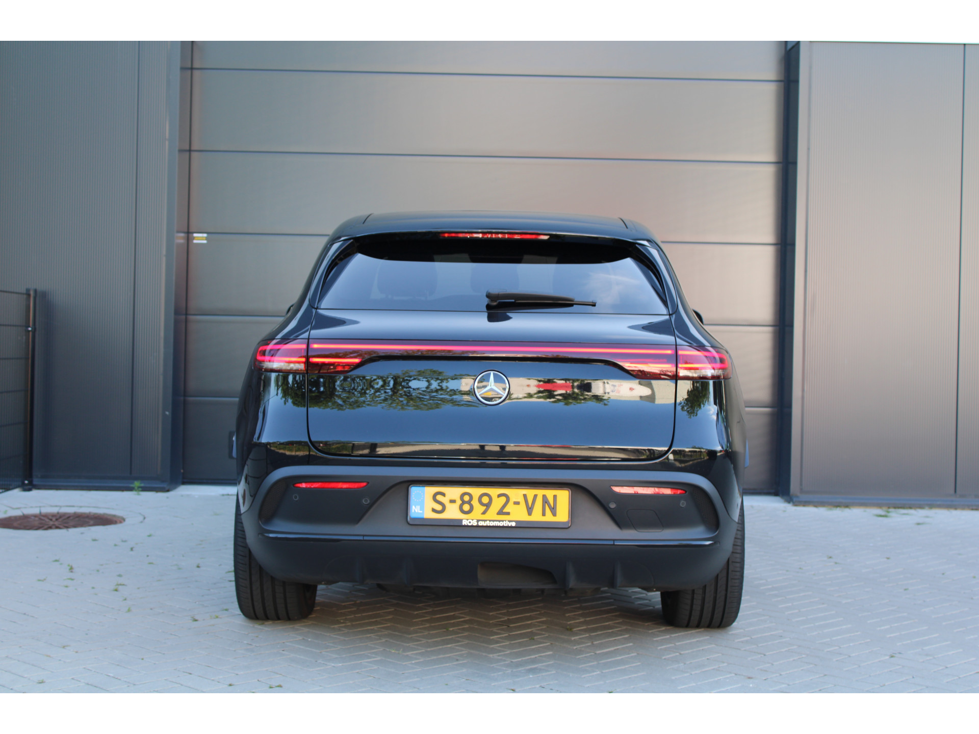Mercedes-Benz EQC 400 4MATIC AMG Line 80 kWh 46066123-16.jpg | ROS Automotive