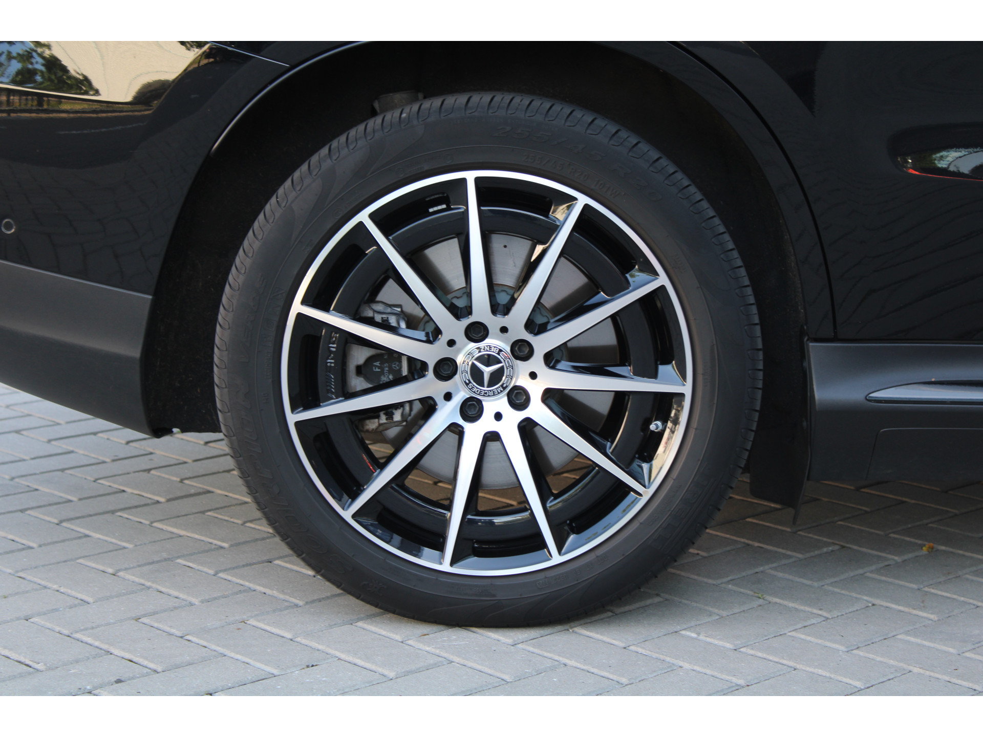 Mercedes-Benz EQC 400 4MATIC AMG Line 80 kWh 46066123-18.jpg | ROS Automotive