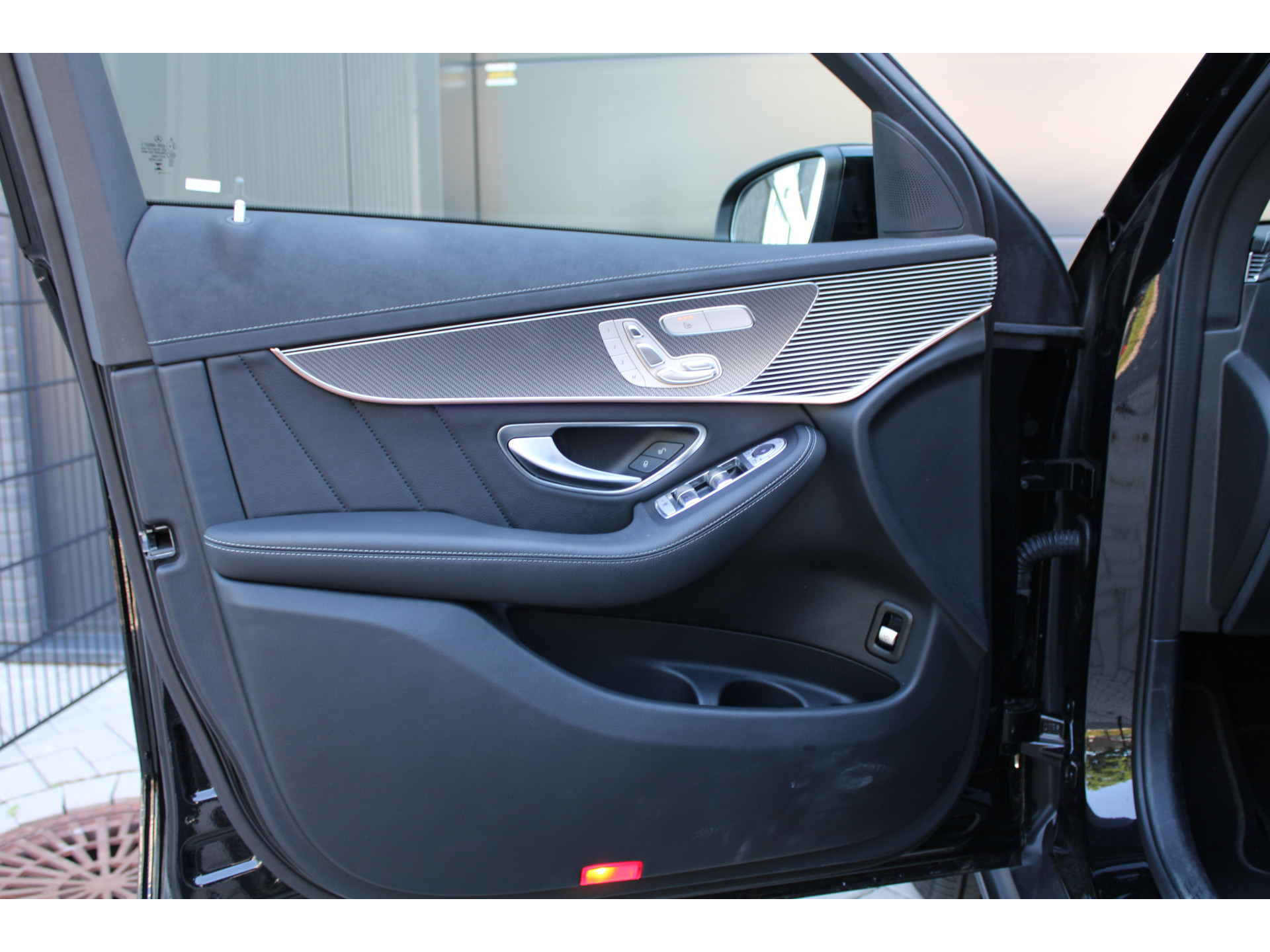 Mercedes-Benz EQC 400 4MATIC AMG Line 80 kWh 46066123-20.jpg | ROS Automotive