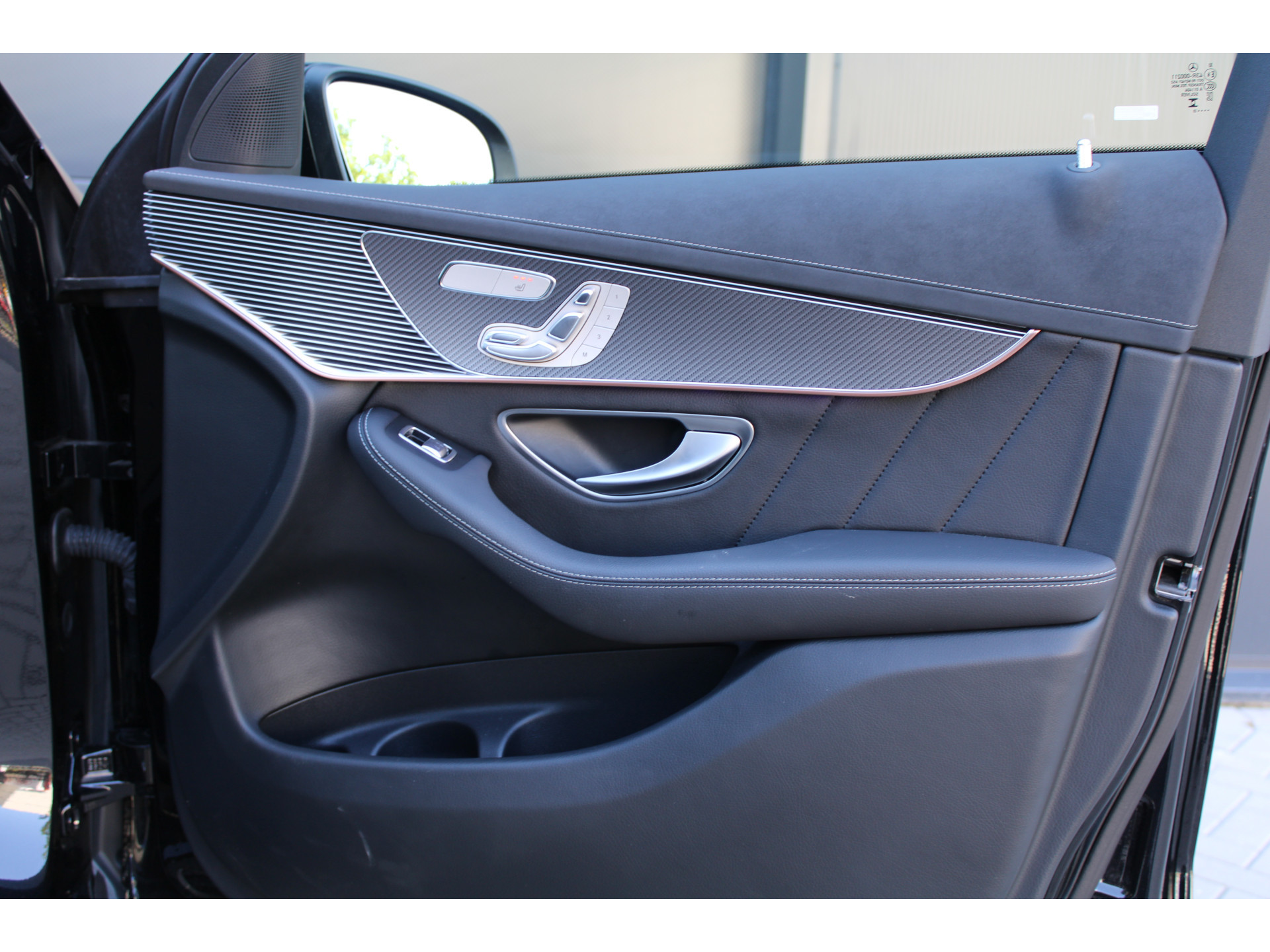 Mercedes-Benz EQC 400 4MATIC AMG Line 80 kWh 46066123-24.jpg | ROS Automotive