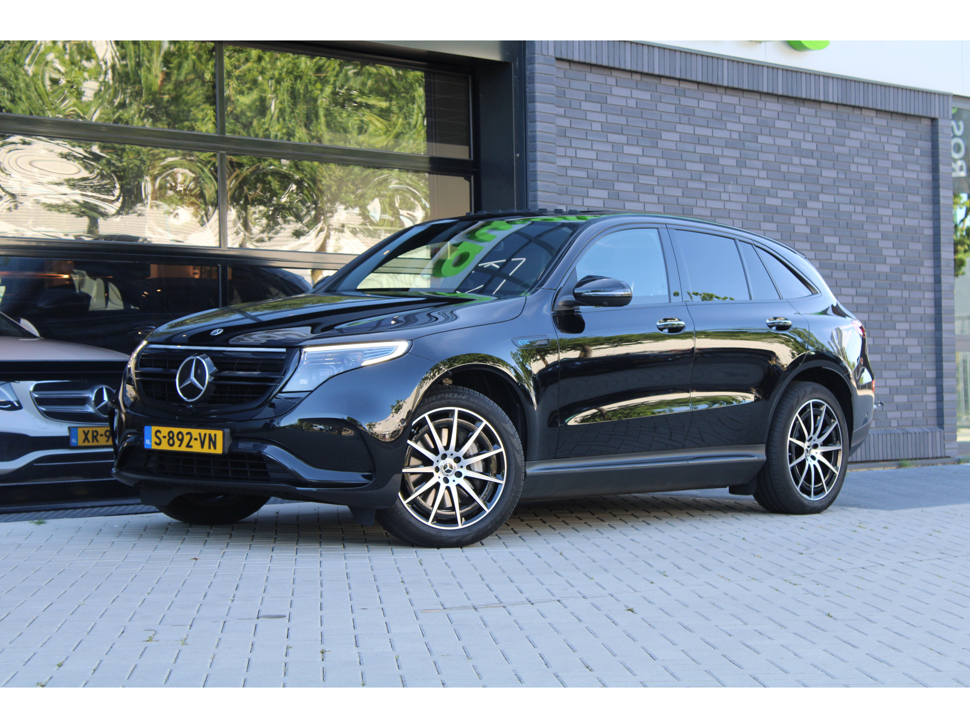 Mercedes-Benz EQC 400 4MATIC AMG Line 80 kWh 46066123-3.jpg | ROS Automotive