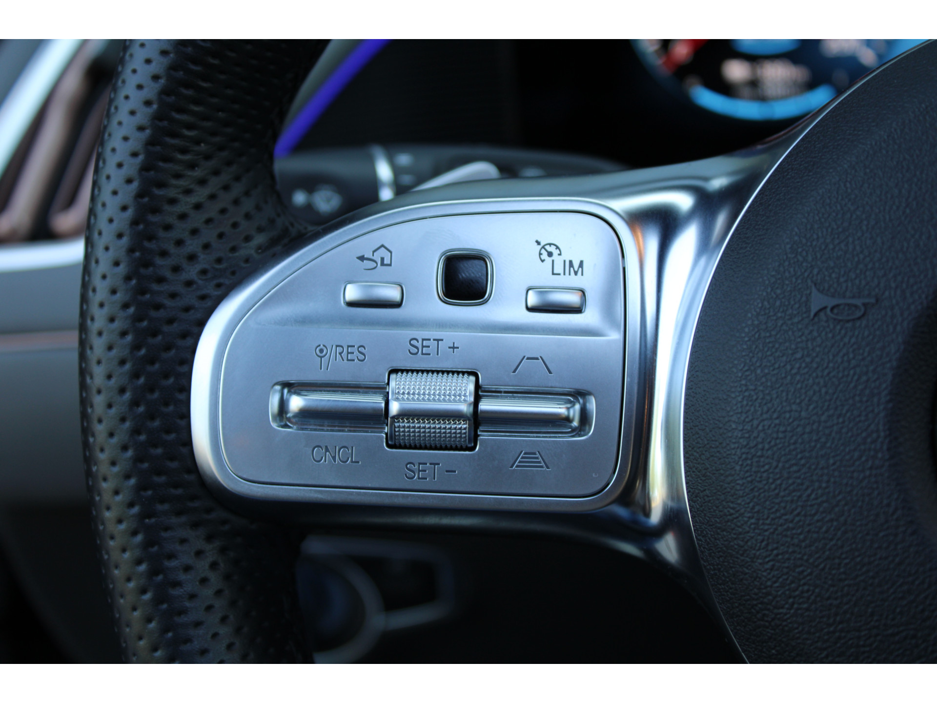 Mercedes-Benz EQC 400 4MATIC AMG Line 80 kWh 46066123-30.jpg | ROS Automotive