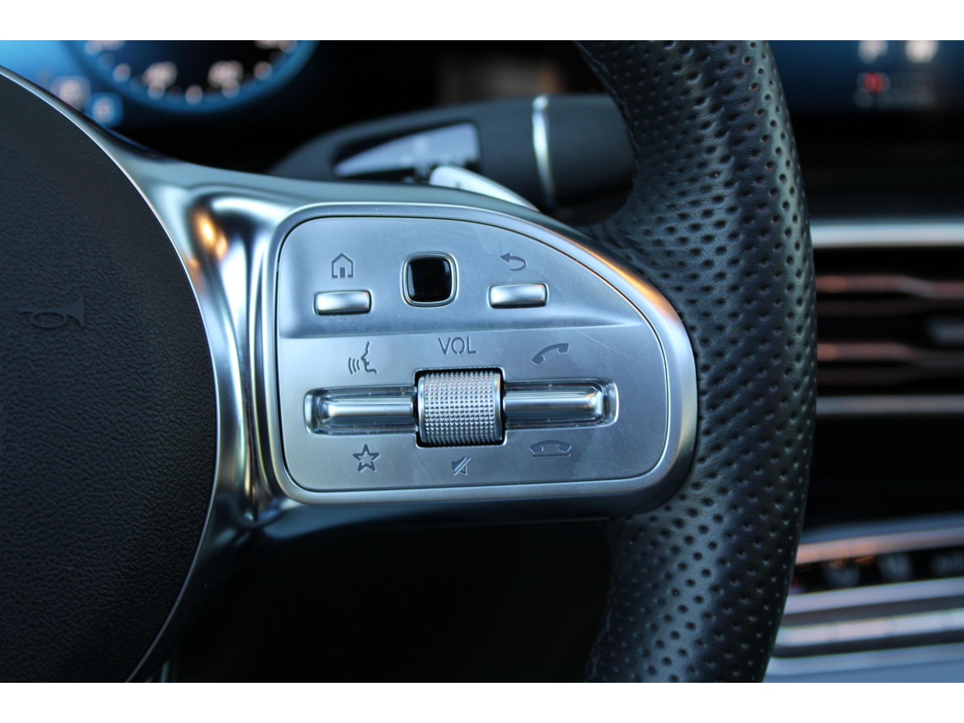 Mercedes-Benz EQC 400 4MATIC AMG Line 80 kWh 46066123-31.jpg | ROS Automotive