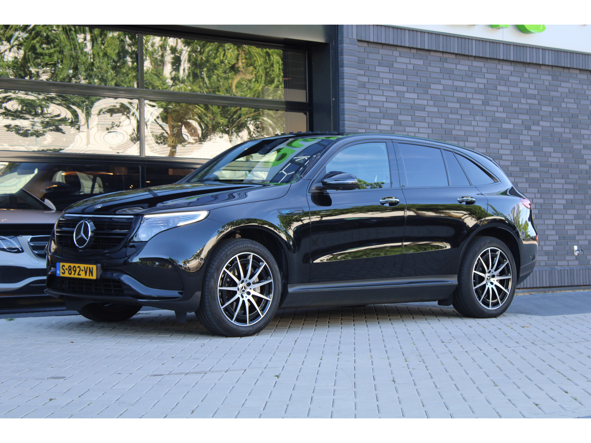 Mercedes-Benz EQC 400 4MATIC AMG Line 80 kWh 46066123-4.jpg | ROS Automotive