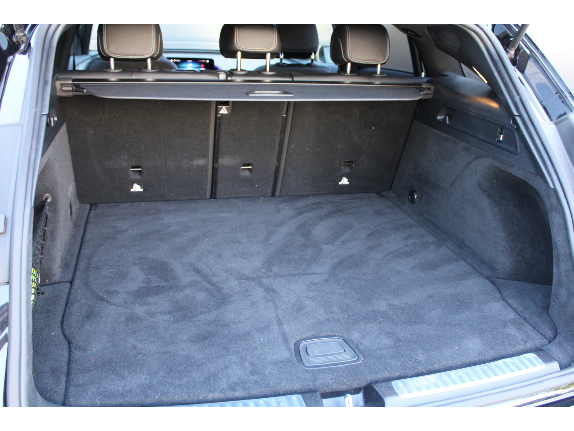 Mercedes-Benz EQC 400 4MATIC AMG Line 80 kWh 46066123-45.jpg | ROS Automotive