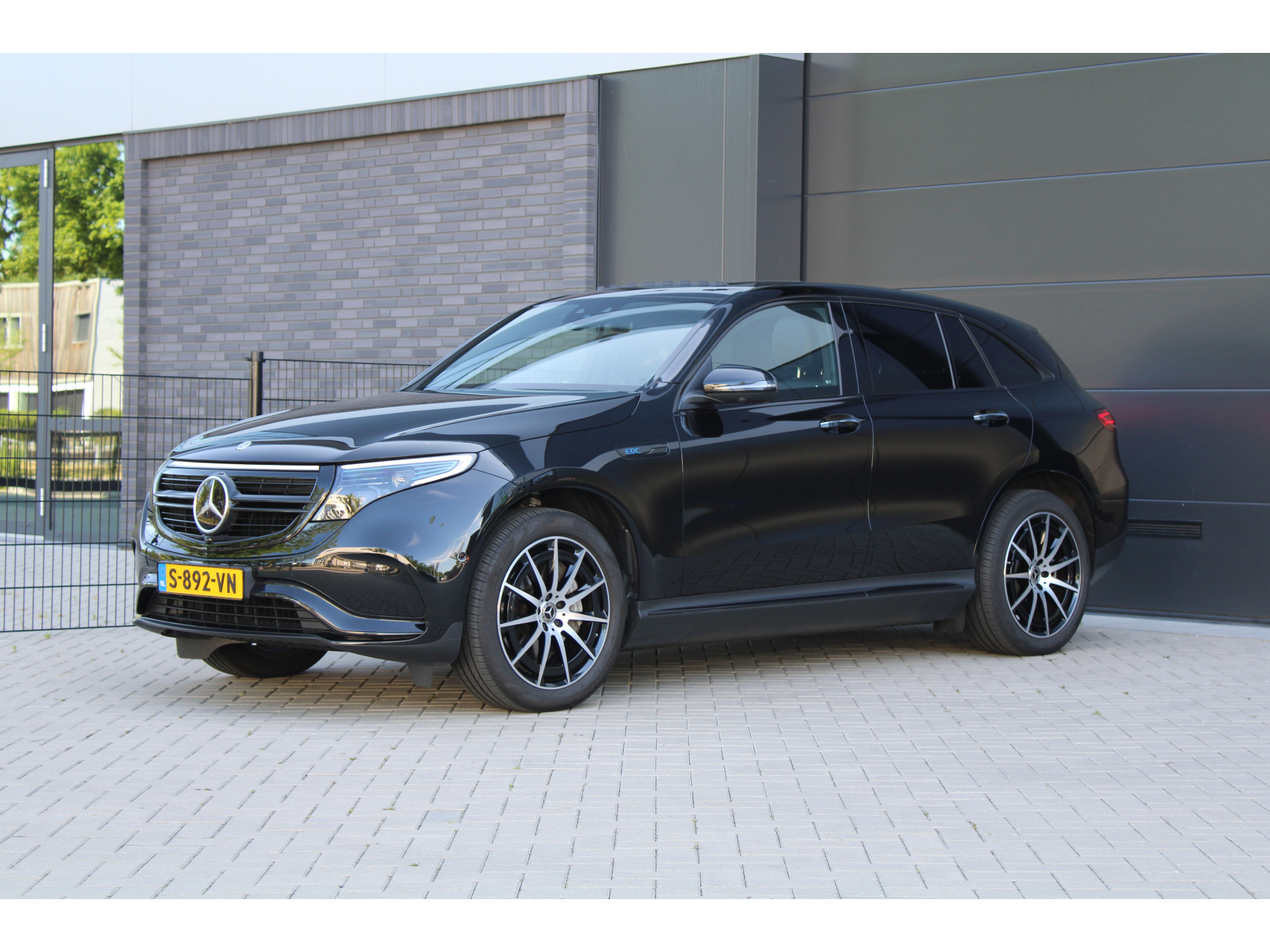 Mercedes-Benz EQC 400 4MATIC AMG Line 80 kWh 46066123-48.jpg | ROS Automotive