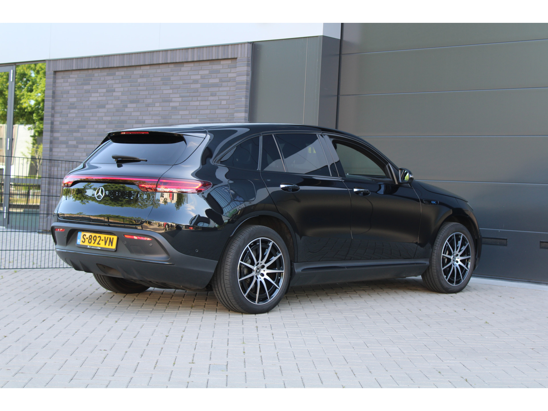 Mercedes-Benz EQC 400 4MATIC AMG Line 80 kWh 46066123-49.jpg | ROS Automotive