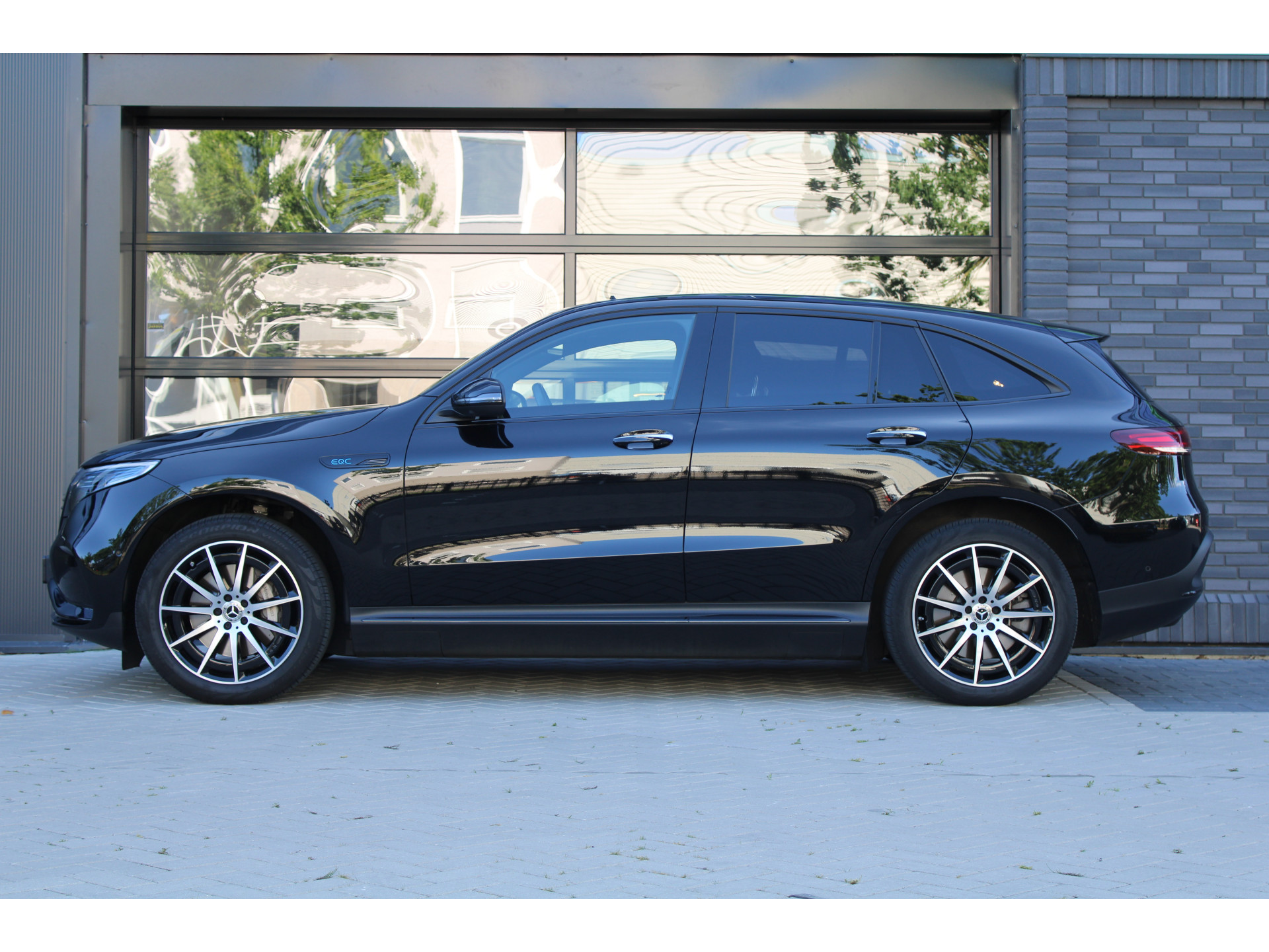 Mercedes-Benz EQC 400 4MATIC AMG Line 80 kWh 46066123-6.jpg | ROS Automotive