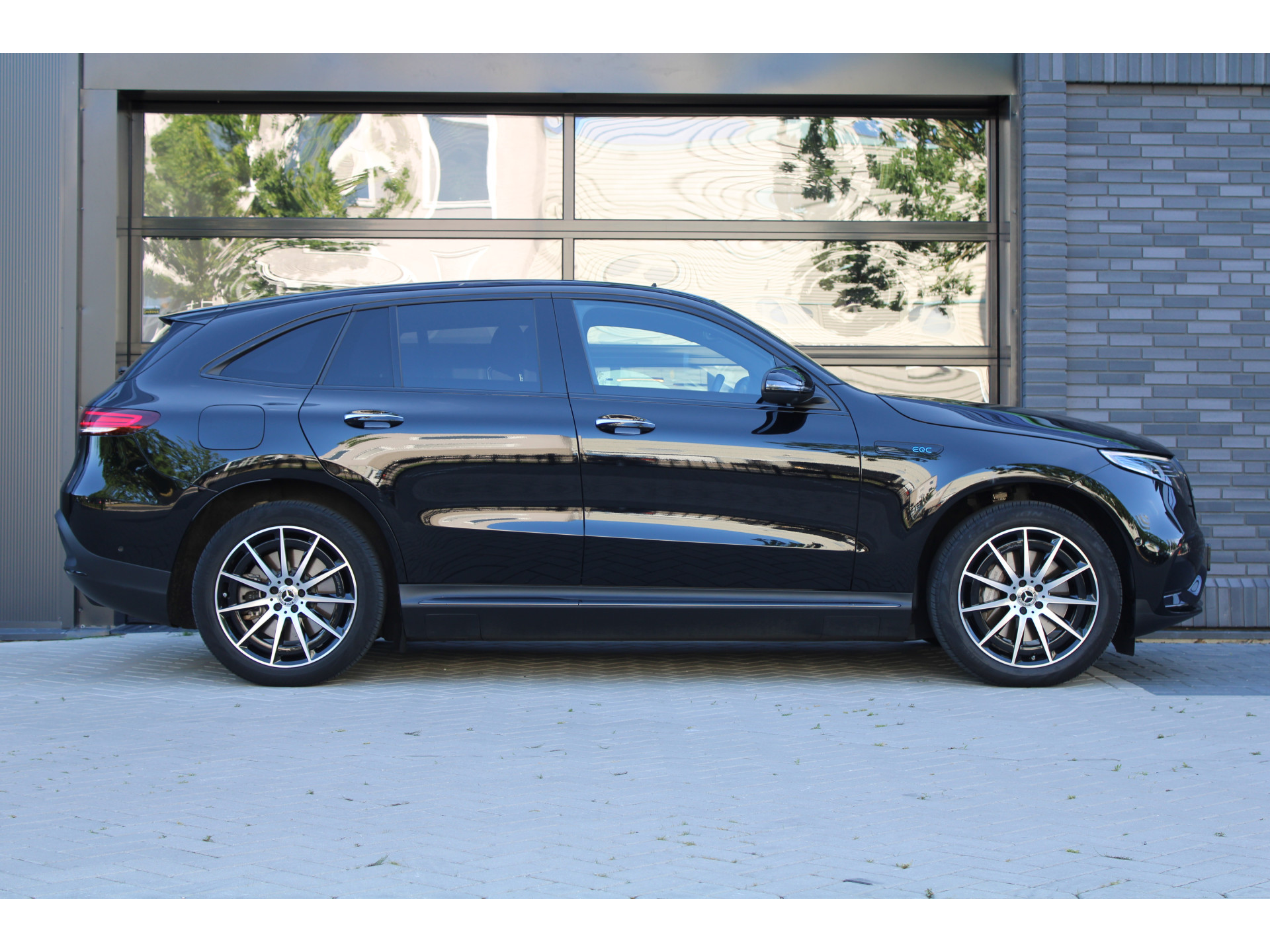 Mercedes-Benz EQC 400 4MATIC AMG Line 80 kWh 46066123-7.jpg | ROS Automotive