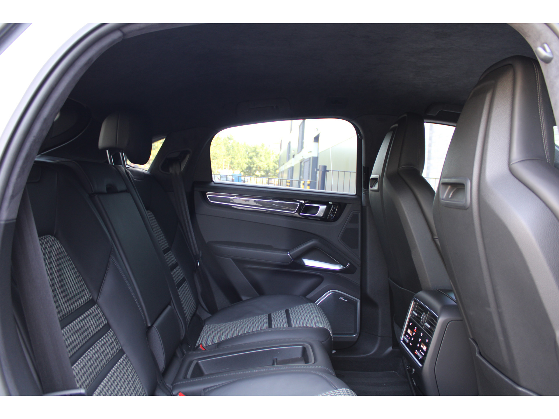 Porsche Cayenne Coupé 4.0 Turbo 46163800-63.jpg | ROS Automotive
