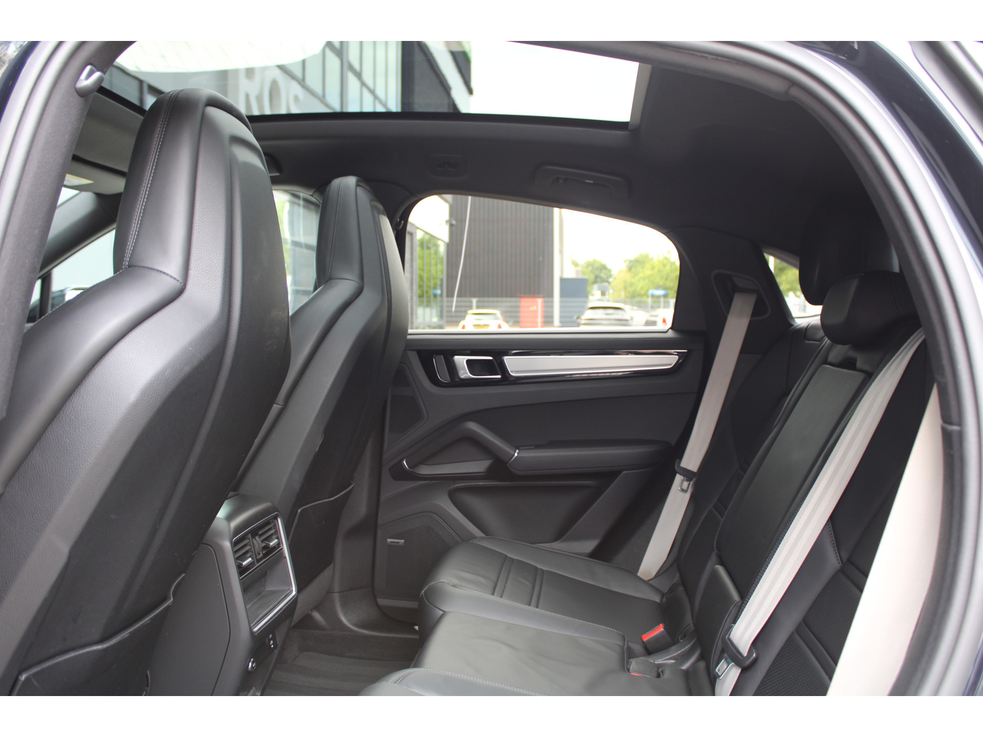 Porsche Cayenne Coupé 3.0 E-Hybrid Platinum Edition 46741622-43.jpg | ROS Automotive