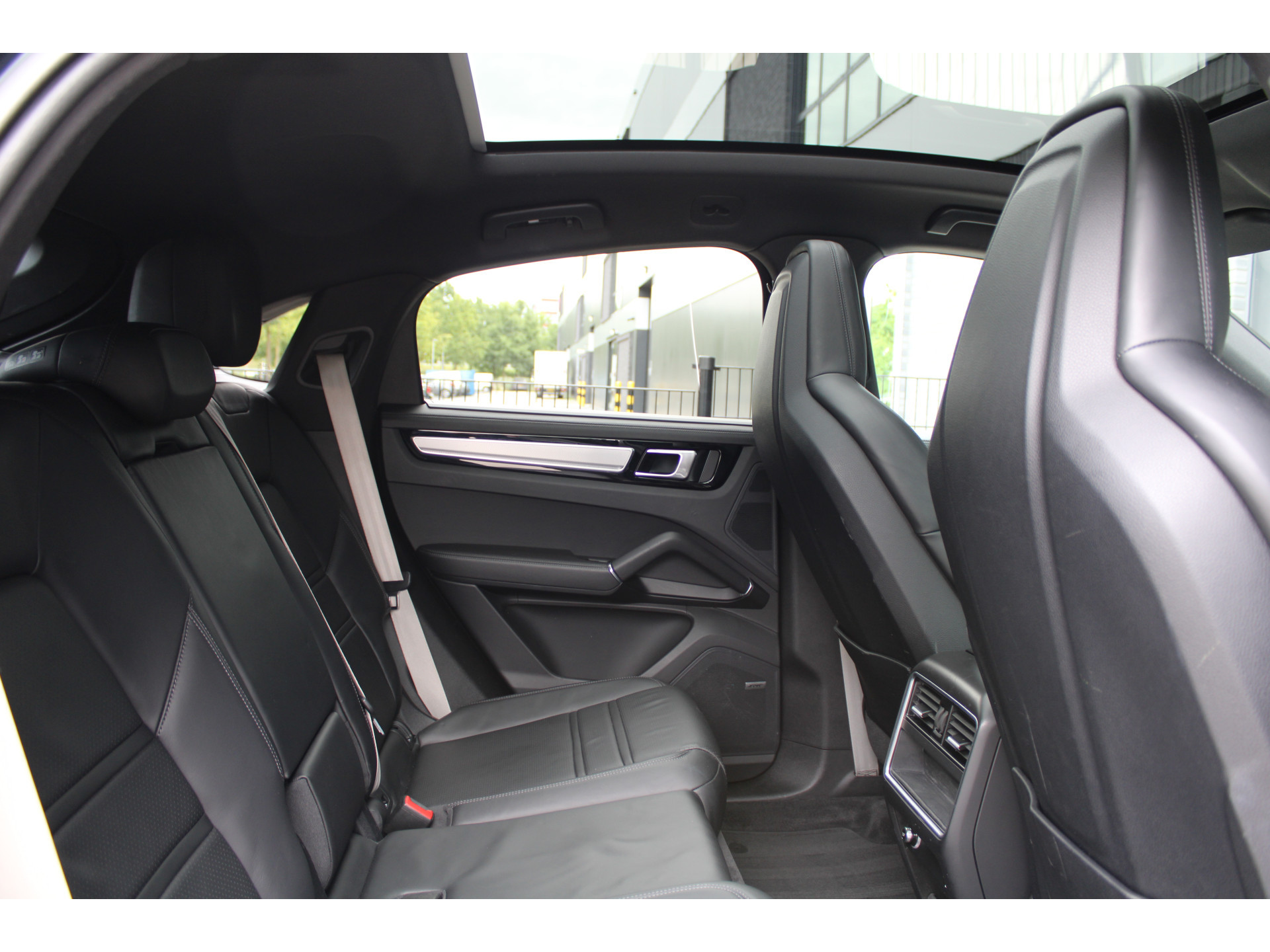 Porsche Cayenne Coupé 3.0 E-Hybrid Platinum Edition 46741622-44.jpg | ROS Automotive