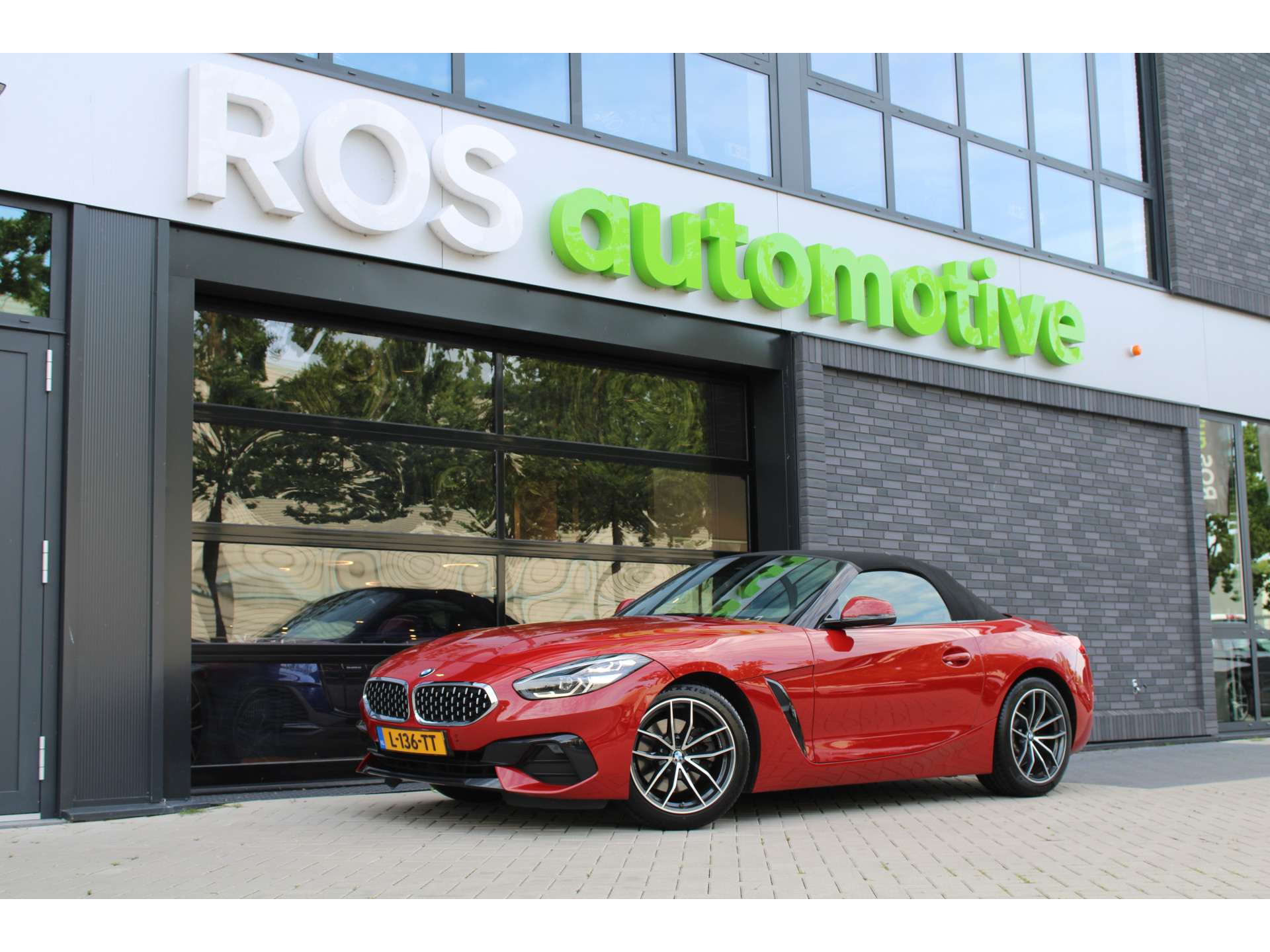 BMW Z4 Roadster sDrive20i High Executive 46880854-0.jpg | ROS Automotive