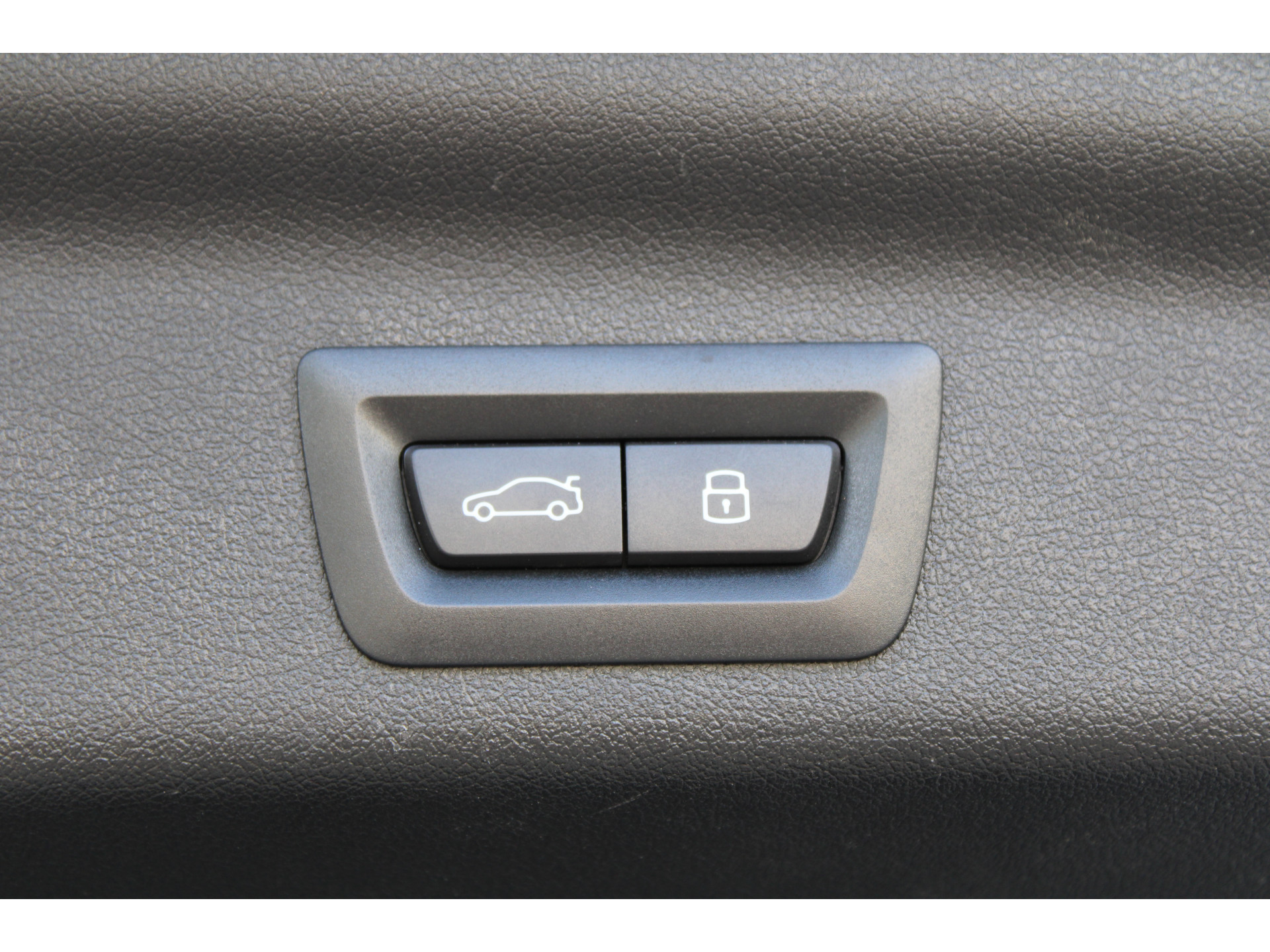 BMW X1 xDrive30e 47110407-39.jpg | ROS Automotive