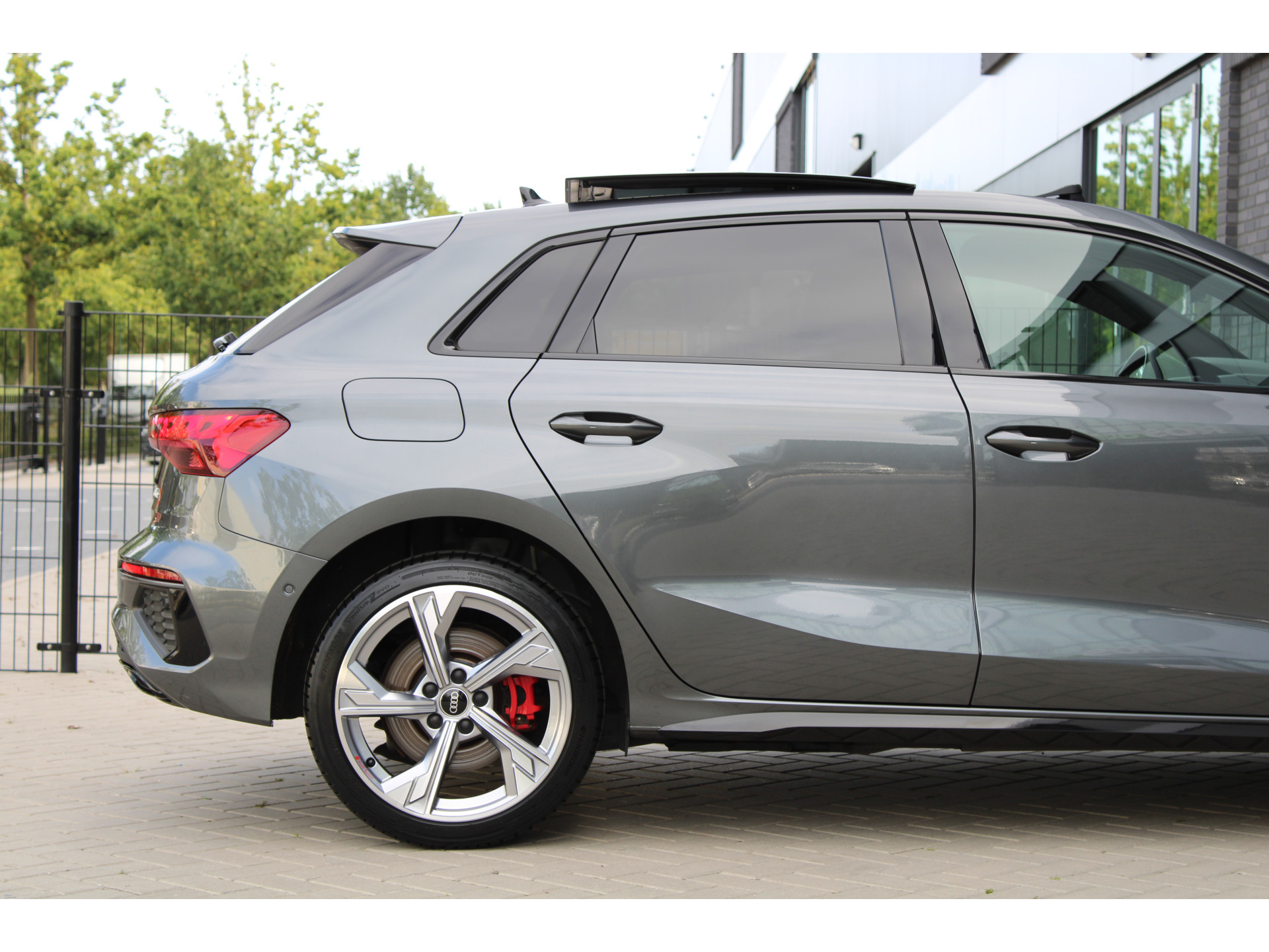 Audi A3 Sportback 45 TFSI e S edition Competition 47111180-16.jpg | ROS Automotive