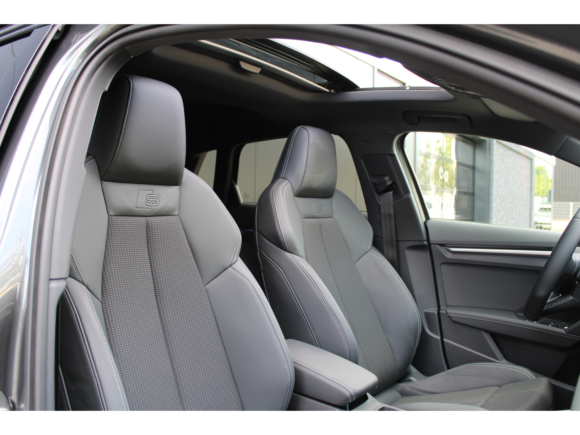 Audi A3 Sportback 45 TFSI e S edition Competition 47111180-22.jpg | ROS Automotive