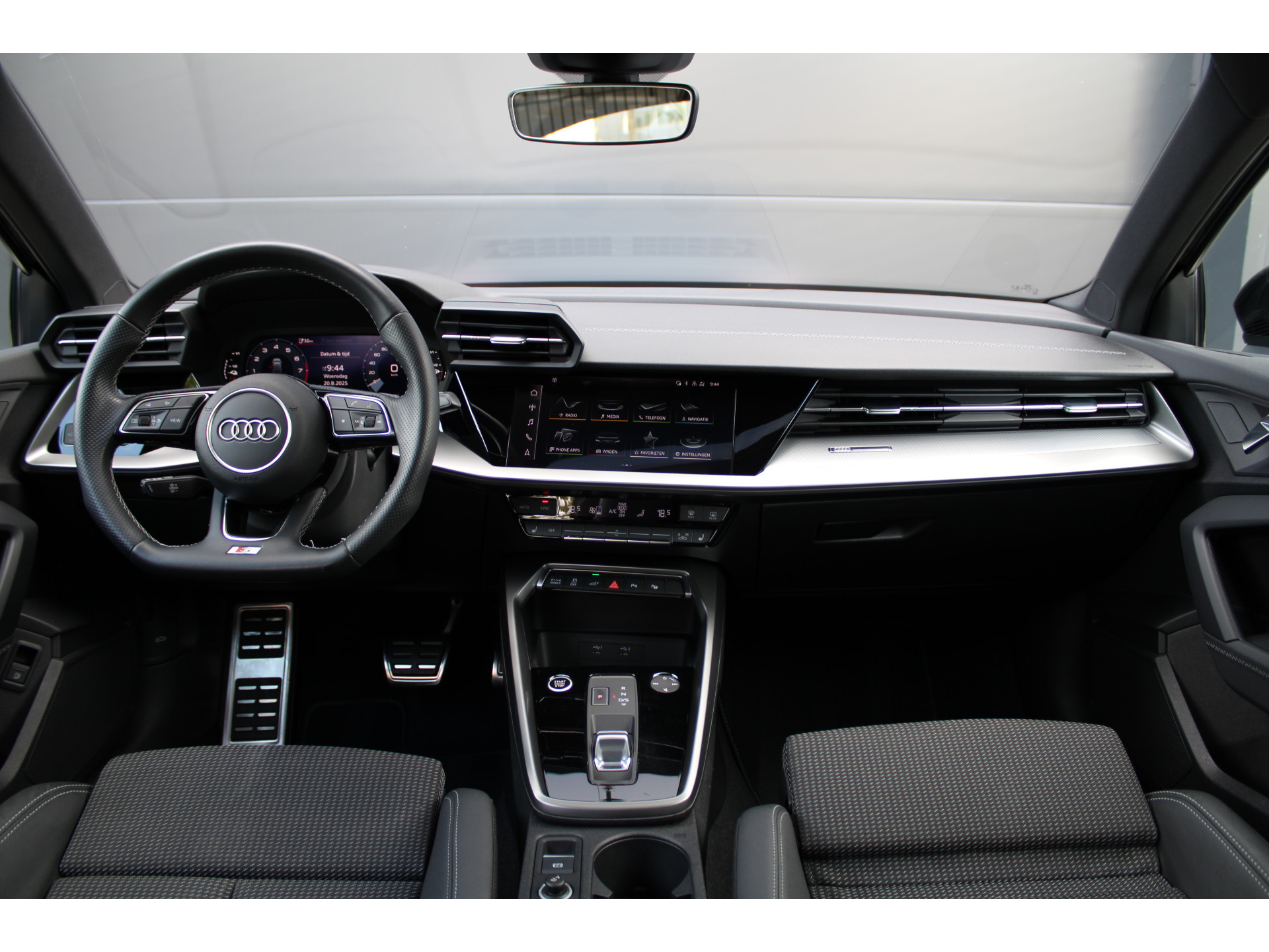 Audi A3 Sportback 45 TFSI e S edition Competition 47111180-24.jpg | ROS Automotive