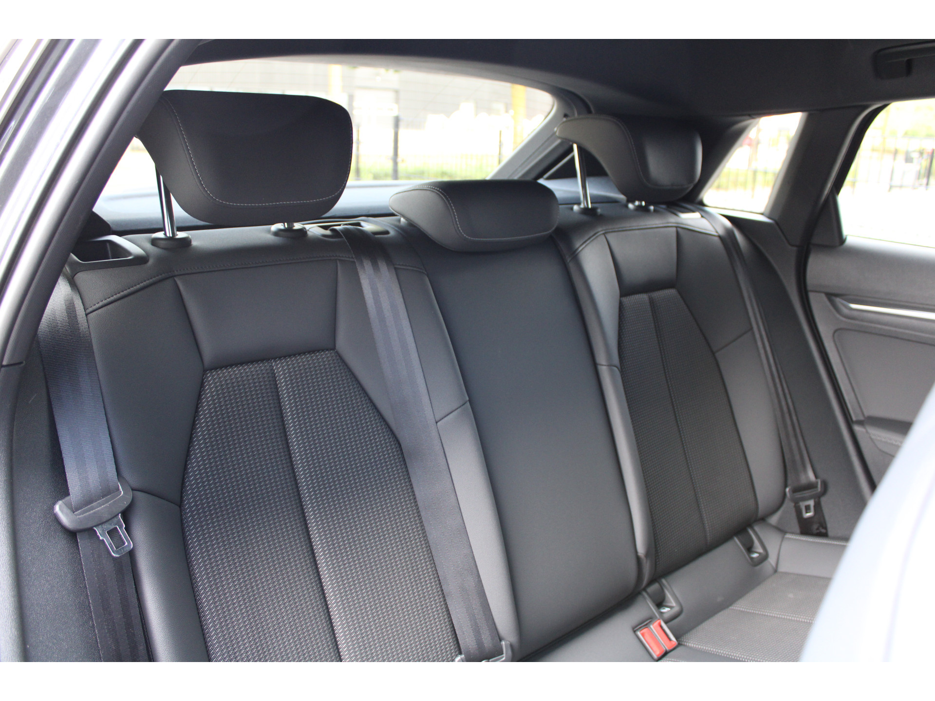 Audi A3 Sportback 45 TFSI e S edition Competition 47111180-41.jpg | ROS Automotive