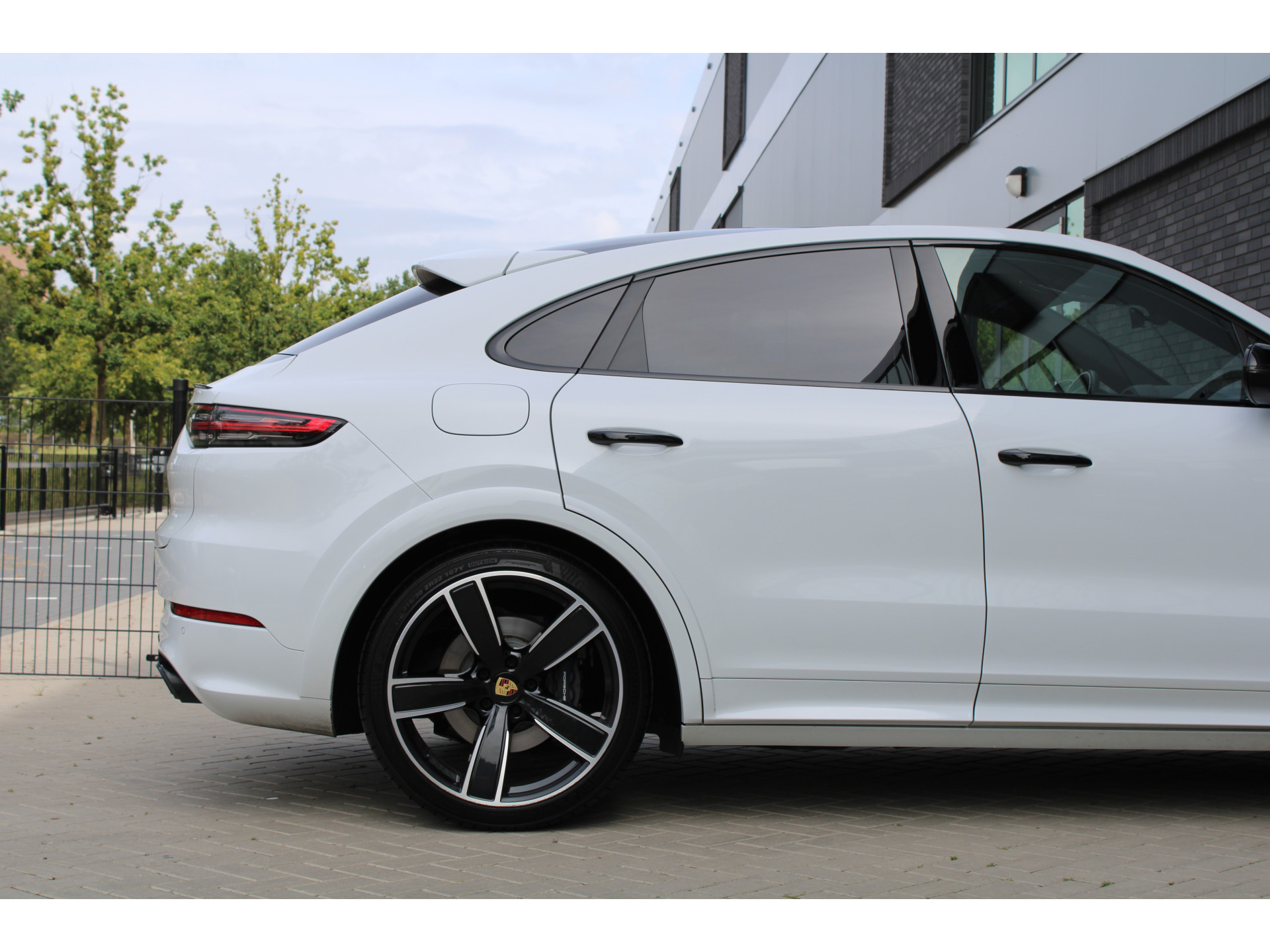 Porsche Cayenne Coupé 3.0 E-Hybrid Platinum Edition 47283474-15.jpg | ROS Automotive