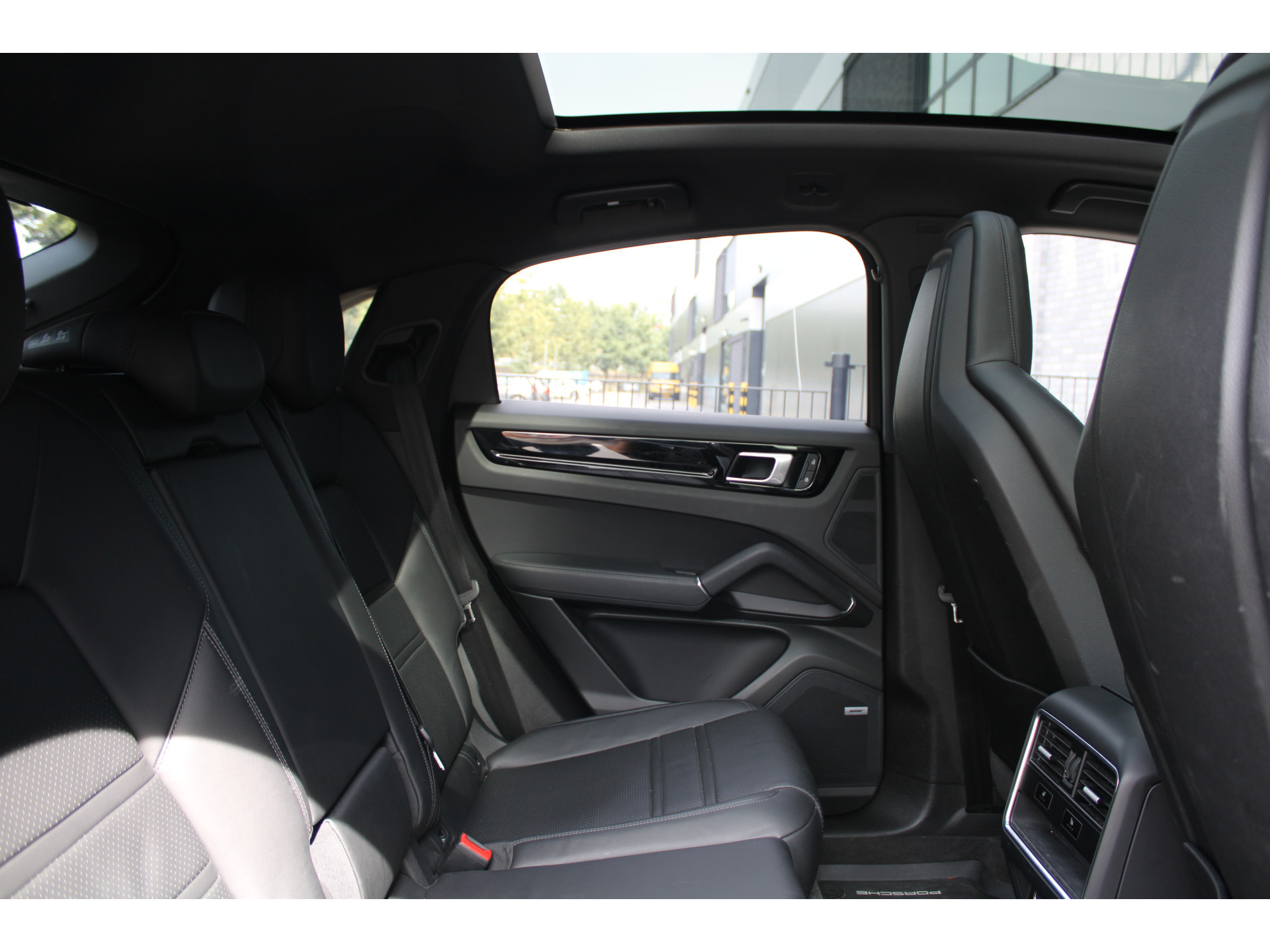 Porsche Cayenne Coupé 3.0 E-Hybrid Platinum Edition 47283474-52.jpg | ROS Automotive