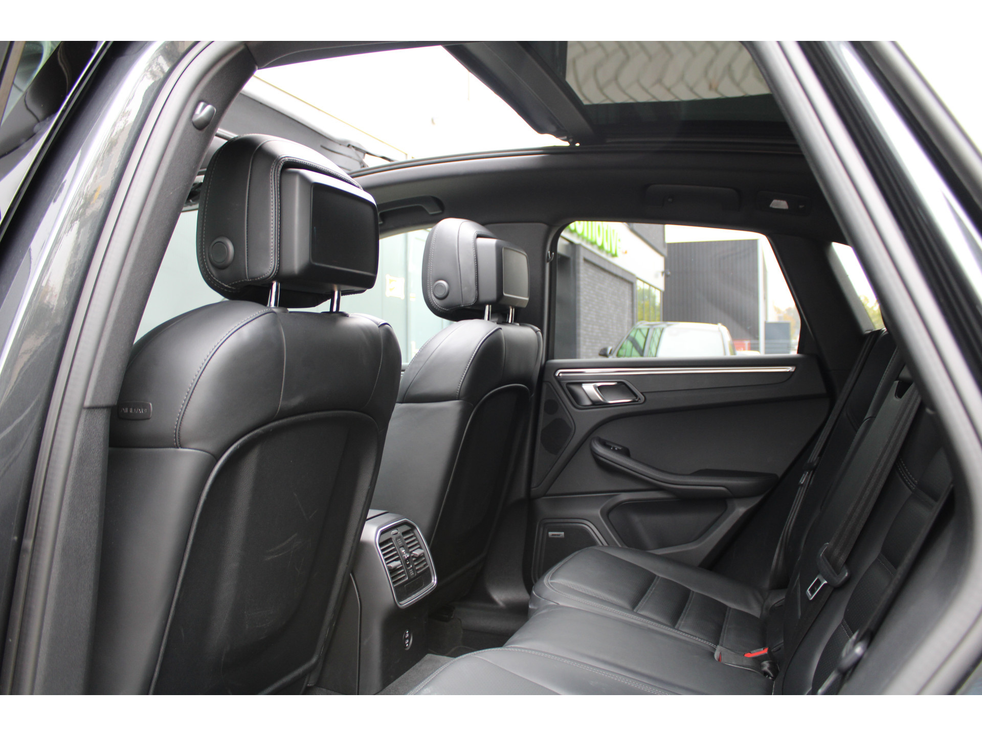 Porsche Macan 2.0 47939190-38.jpg | ROS Automotive