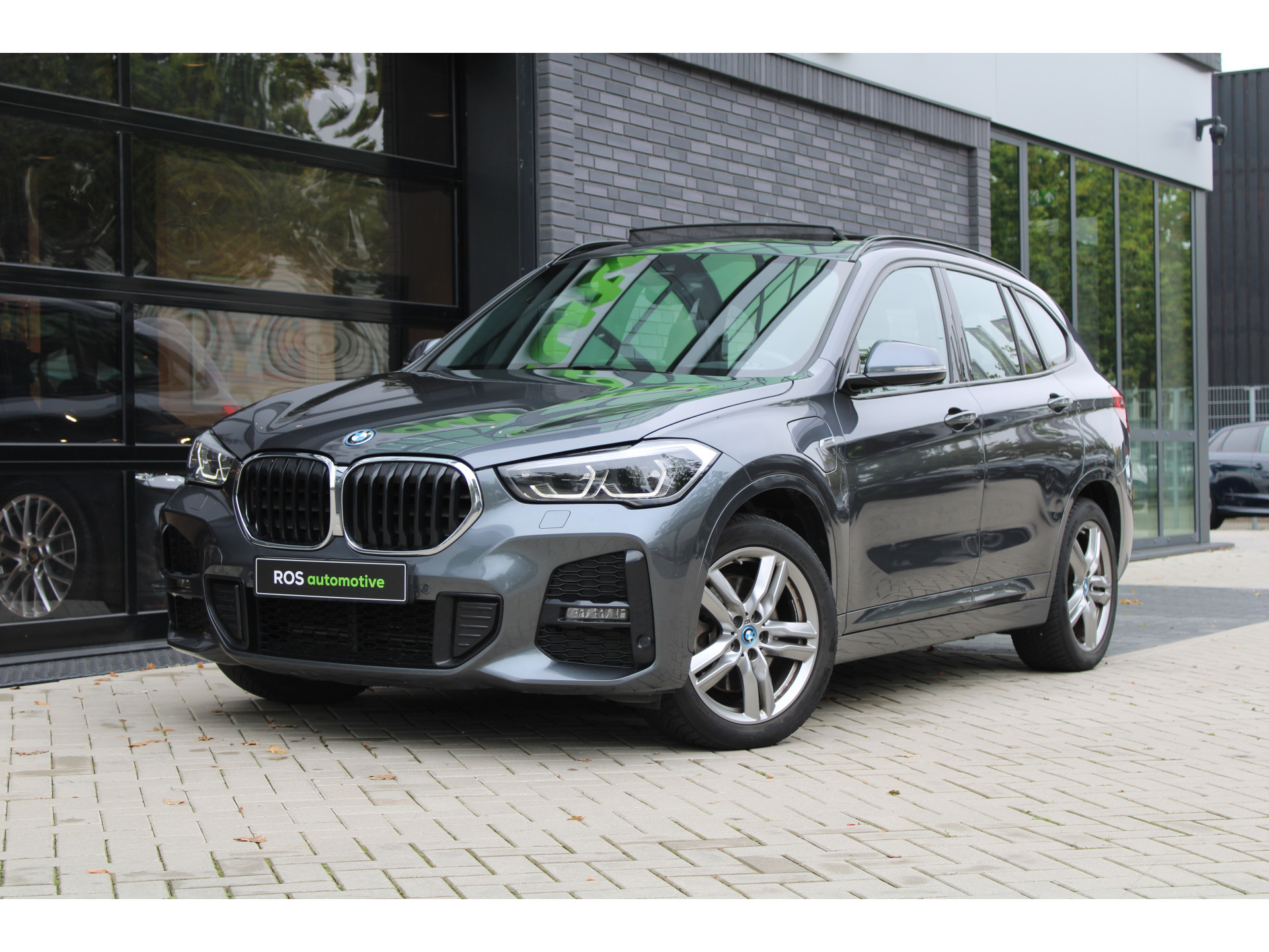BMW X1 xDrive25e High Executive M-SPORT 47939704-3.jpg | ROS Automotive