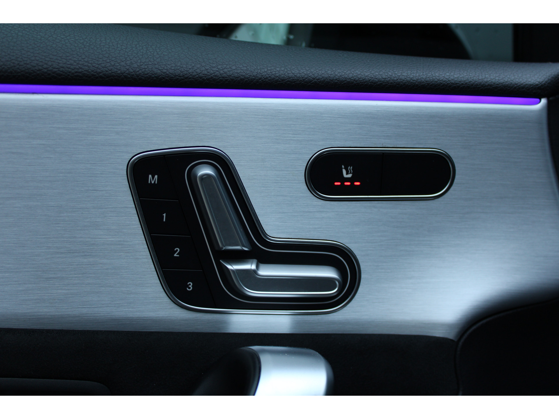 Mercedes-Benz A-Klasse 200 Business Solution AMG 48327659-21.jpg | ROS Automotive