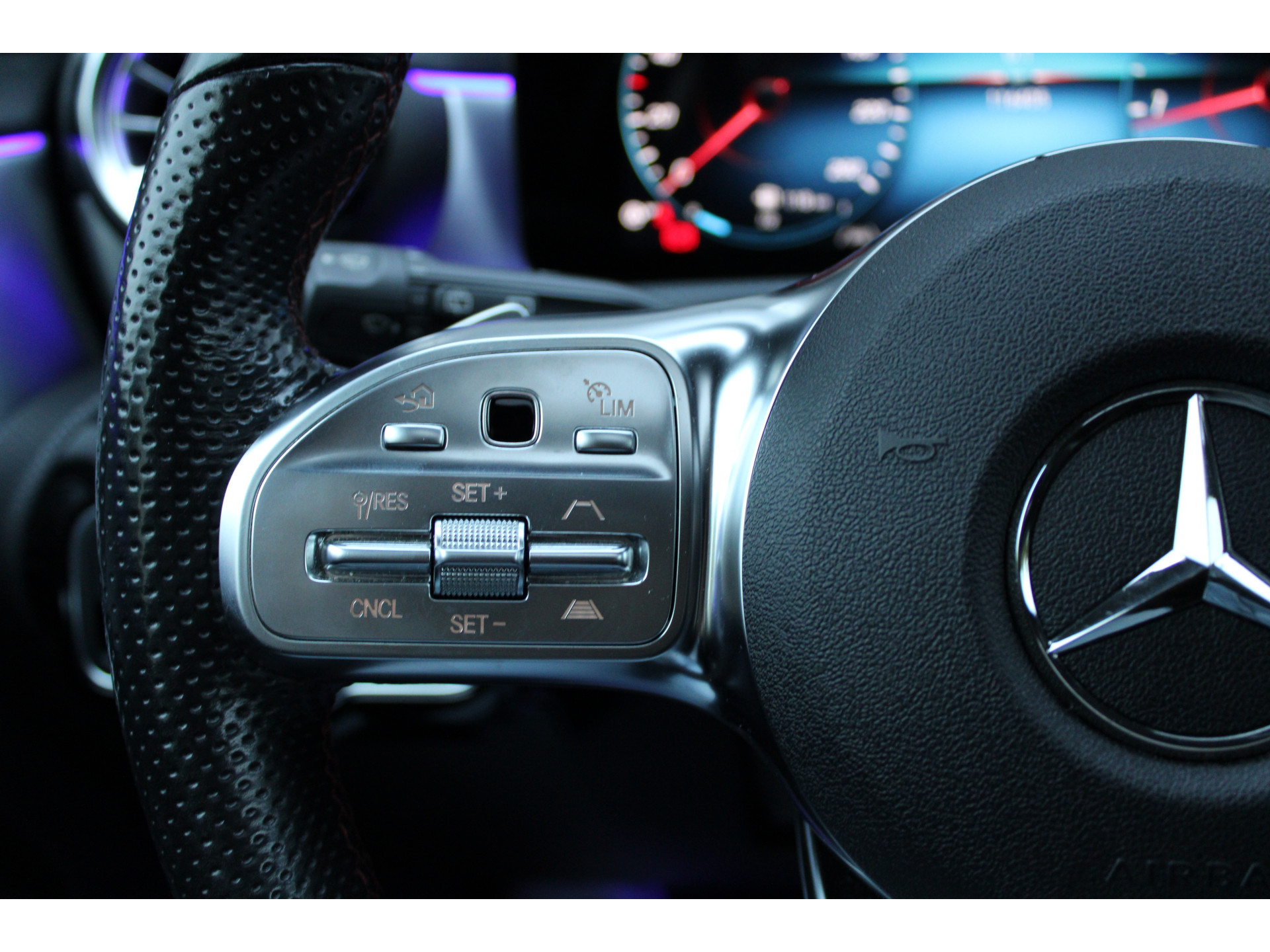 Mercedes-Benz A-Klasse 200 Business Solution AMG 48327659-37.jpg | ROS Automotive