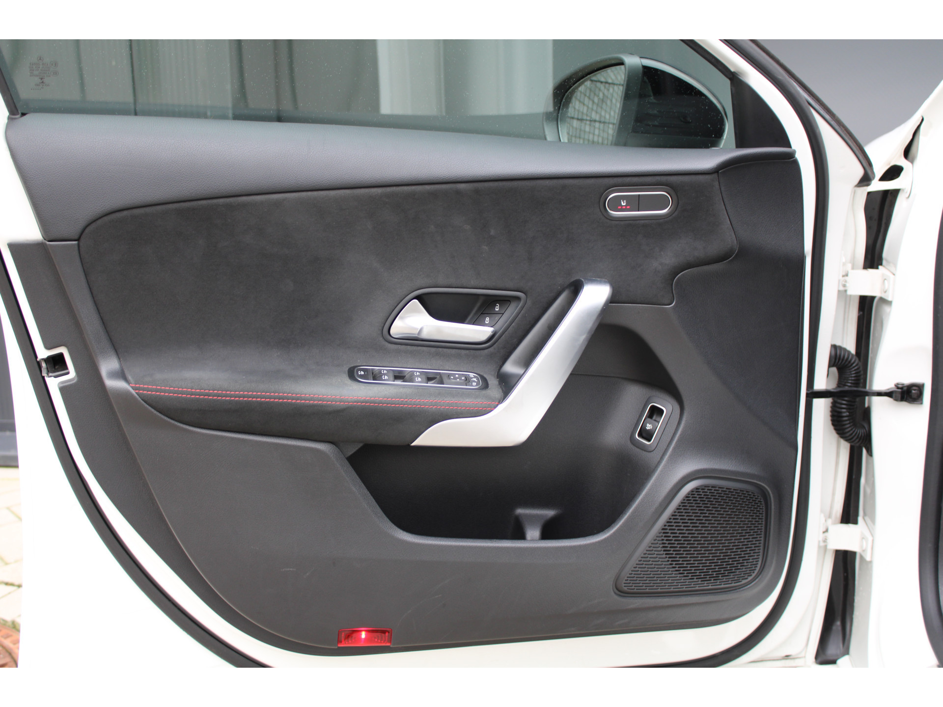 Mercedes-Benz A-Klasse 180 Business Solution AMG 48369799-12.jpg | ROS Automotive