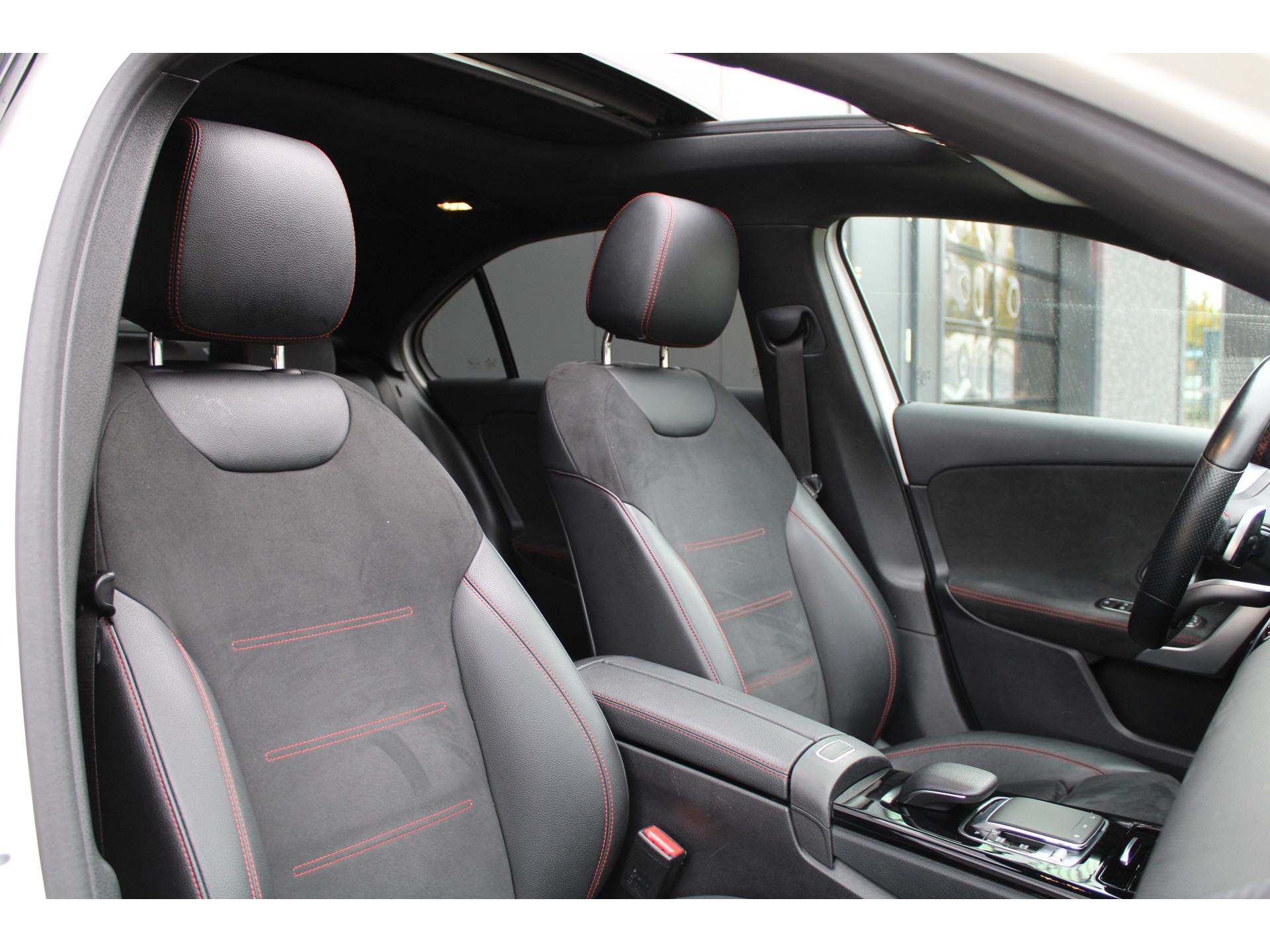 Mercedes-Benz A-Klasse 180 Business Solution AMG 48369799-18.jpg | ROS Automotive