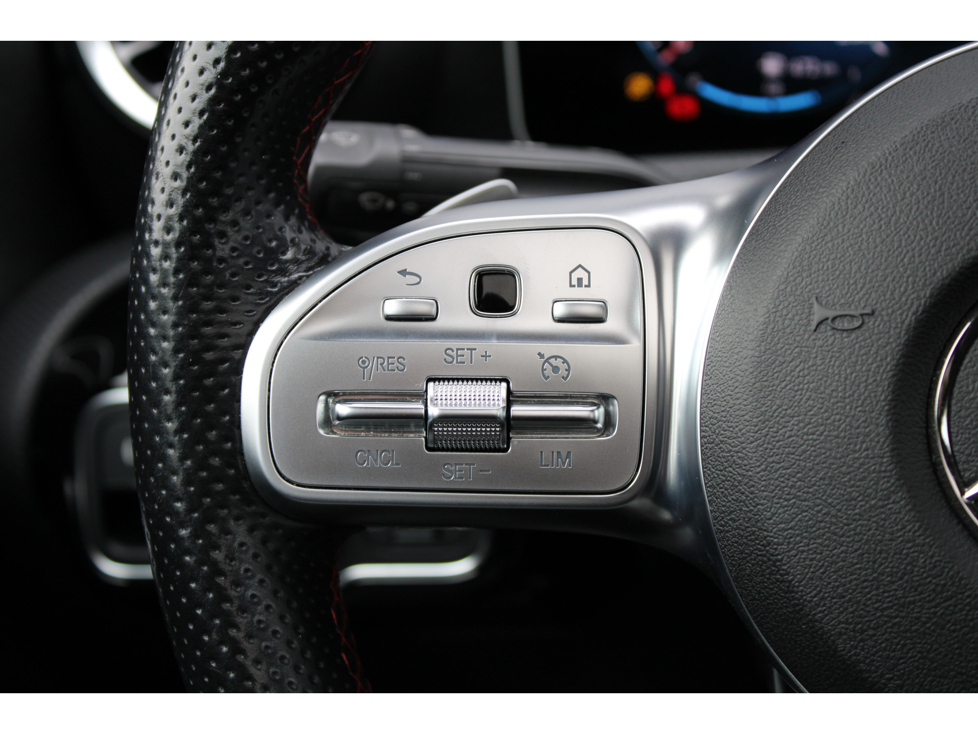 Mercedes-Benz A-Klasse 180 Business Solution AMG 48369799-21.jpg | ROS Automotive