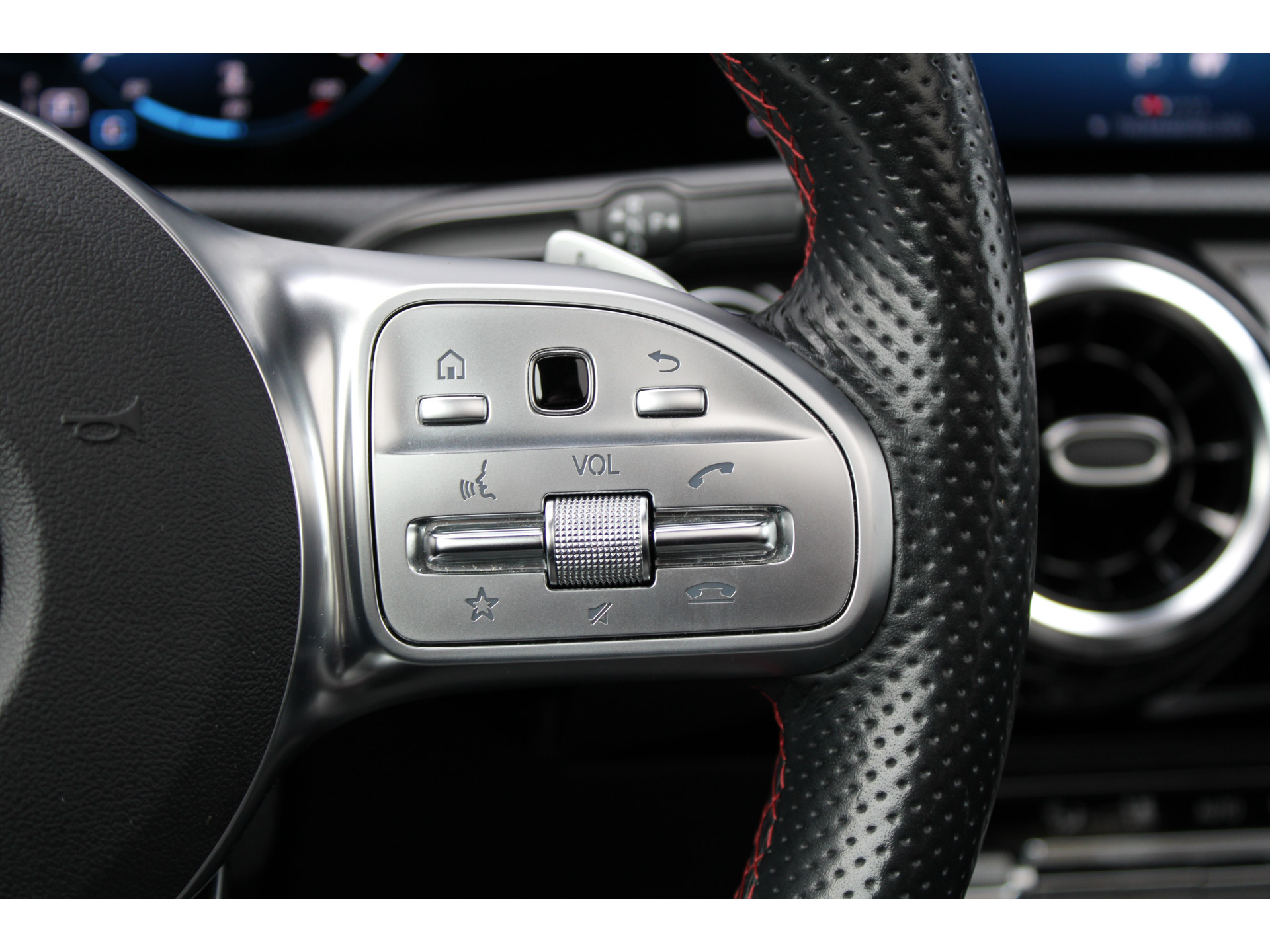 Mercedes-Benz A-Klasse 180 Business Solution AMG 48369799-22.jpg | ROS Automotive