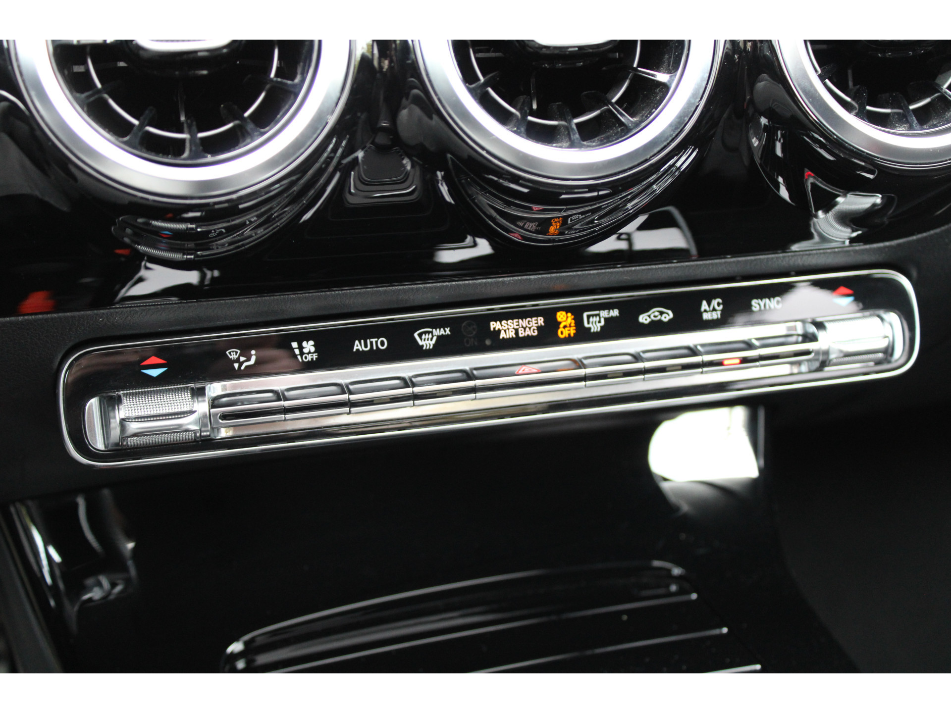 Mercedes-Benz A-Klasse 180 Business Solution AMG 48369799-26.jpg | ROS Automotive