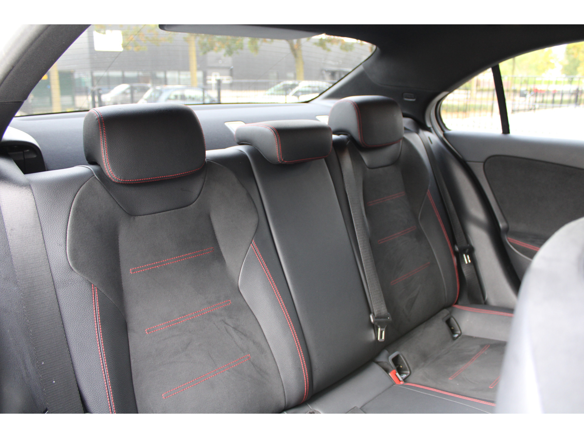 Mercedes-Benz A-Klasse 180 Business Solution AMG 48369799-34.jpg | ROS Automotive
