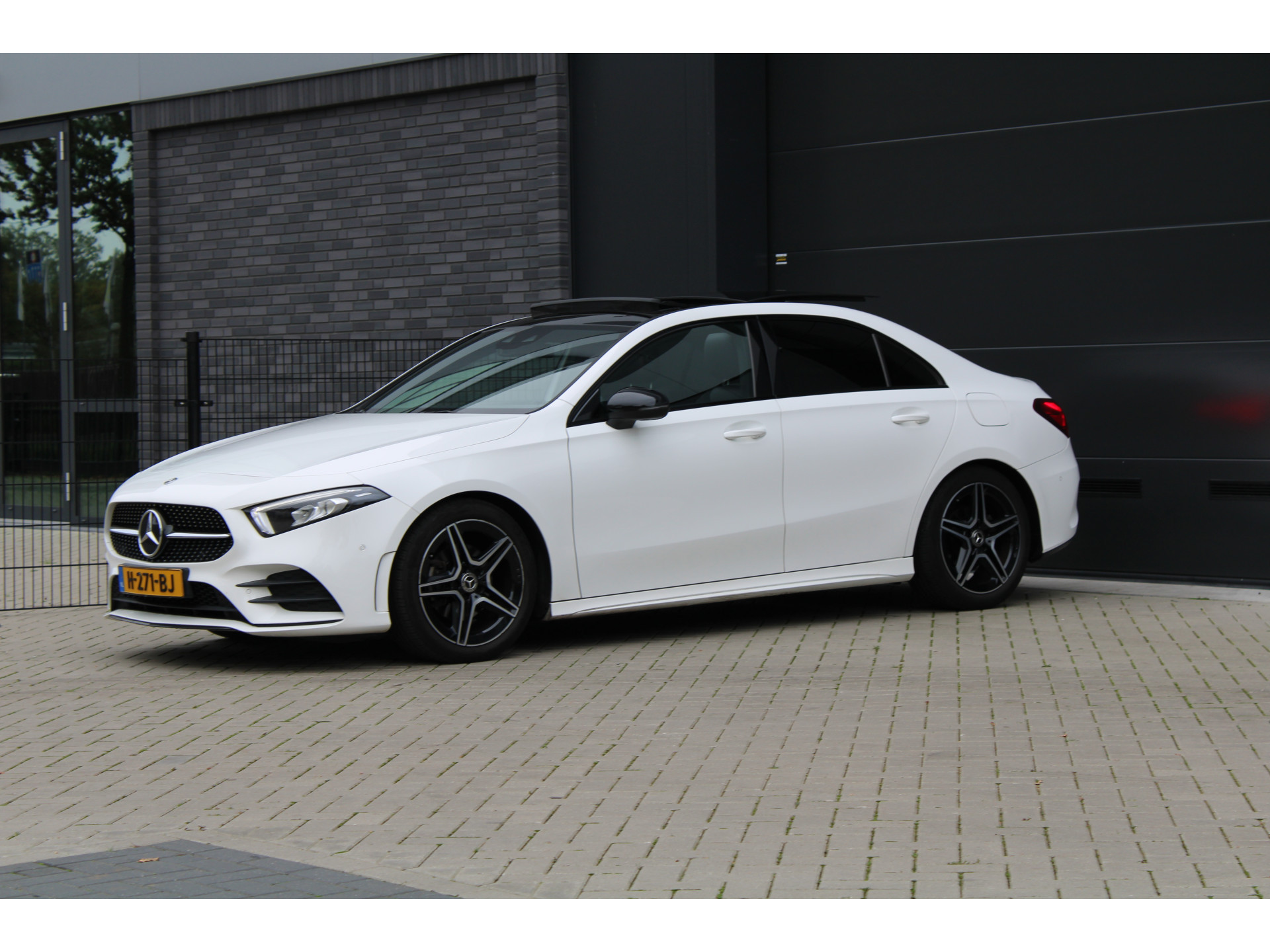Mercedes-Benz A-Klasse 180 Business Solution AMG 48369799-37.jpg | ROS Automotive