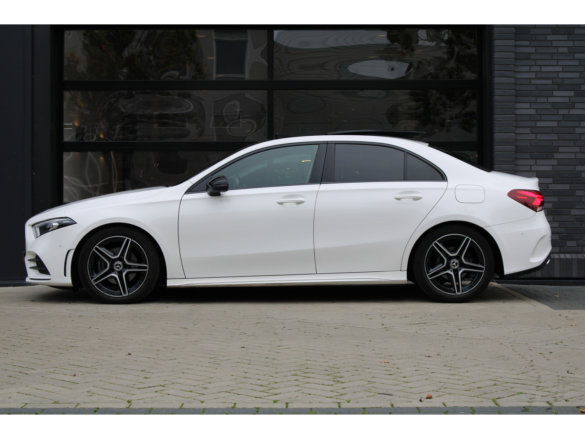 Mercedes-Benz A-Klasse 180 Business Solution AMG 48369799-5.jpg | ROS Automotive
