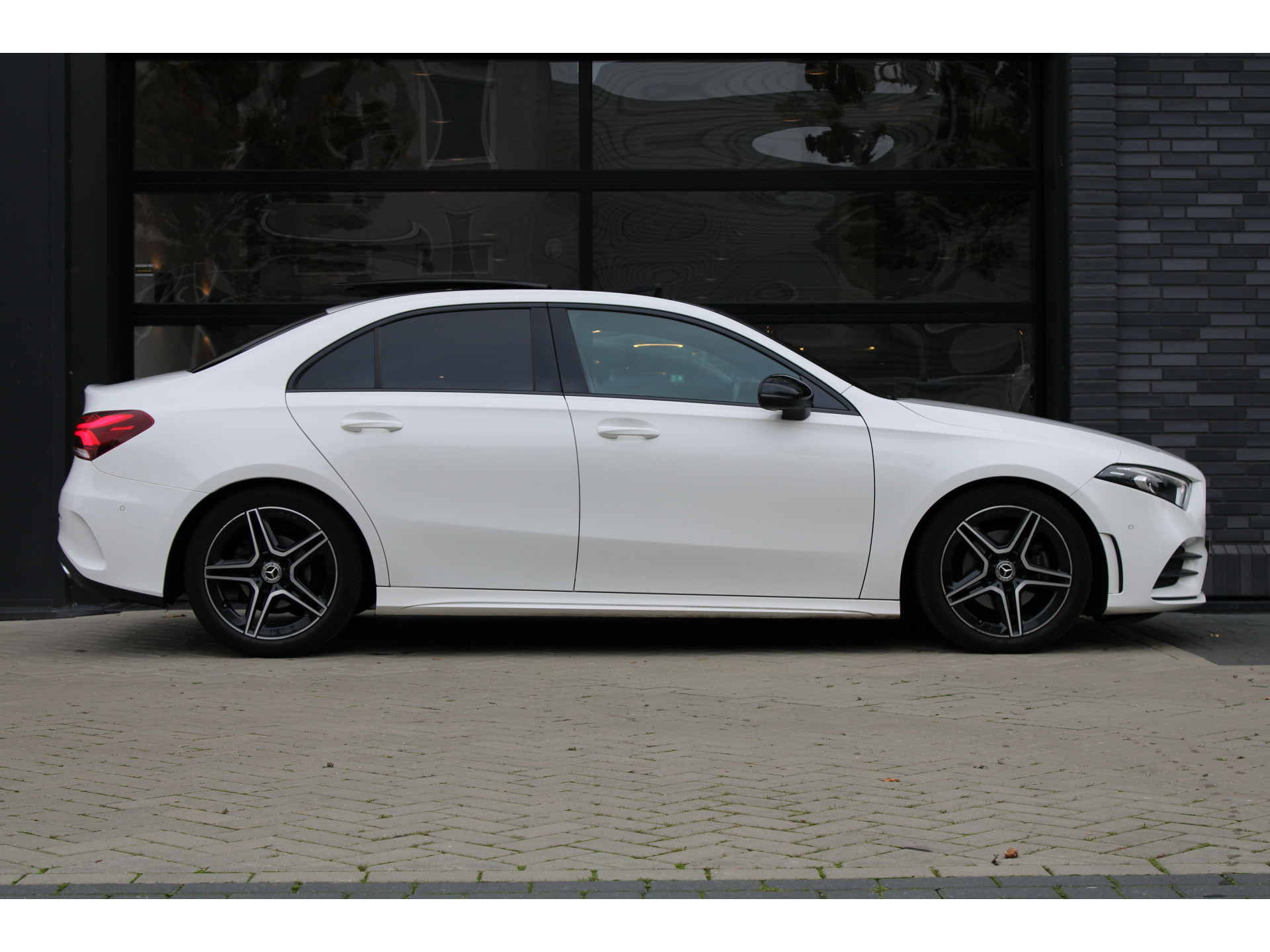 Mercedes-Benz A-Klasse 180 Business Solution AMG 48369799-6.jpg | ROS Automotive